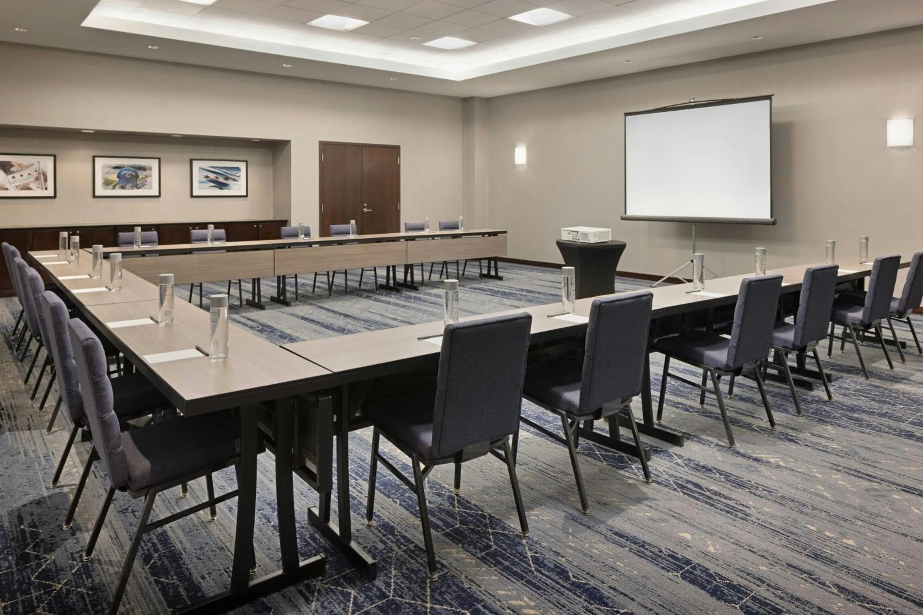 Meeting/conference room in Courtyard Chicago Downtown/Magnificent Mile