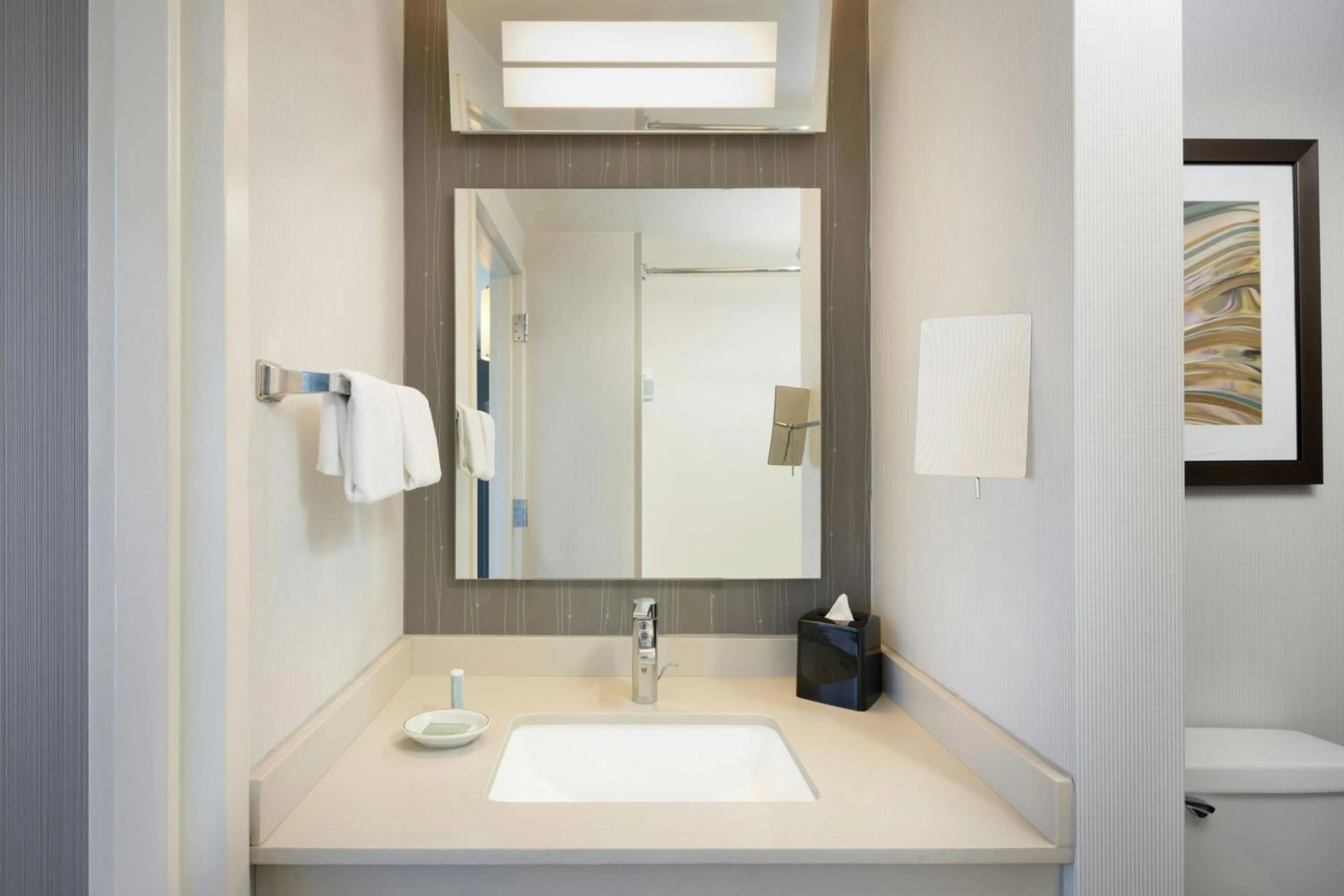 Bathroom in Courtyard Chicago Downtown/Magnificent Mile