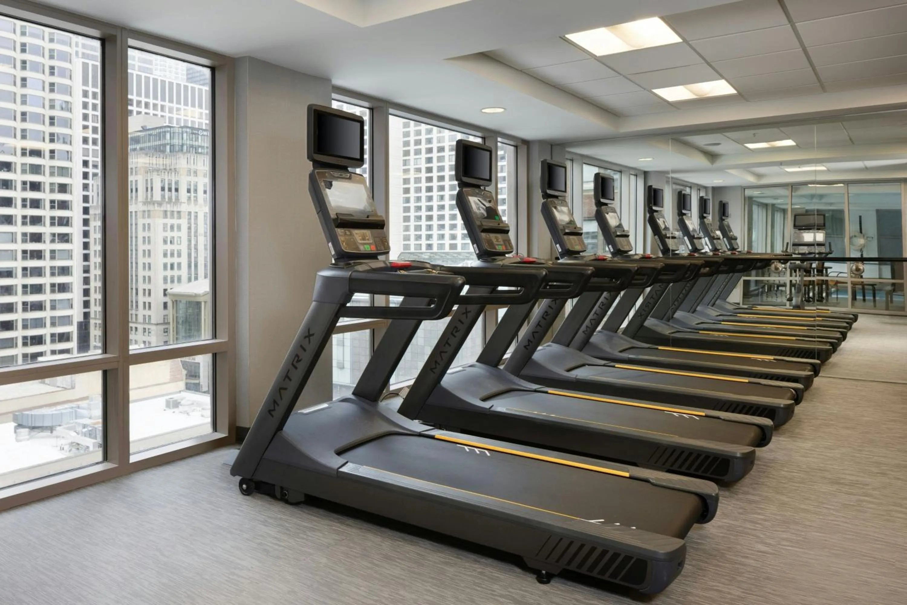 Fitness centre/facilities in Courtyard Chicago Downtown/Magnificent Mile