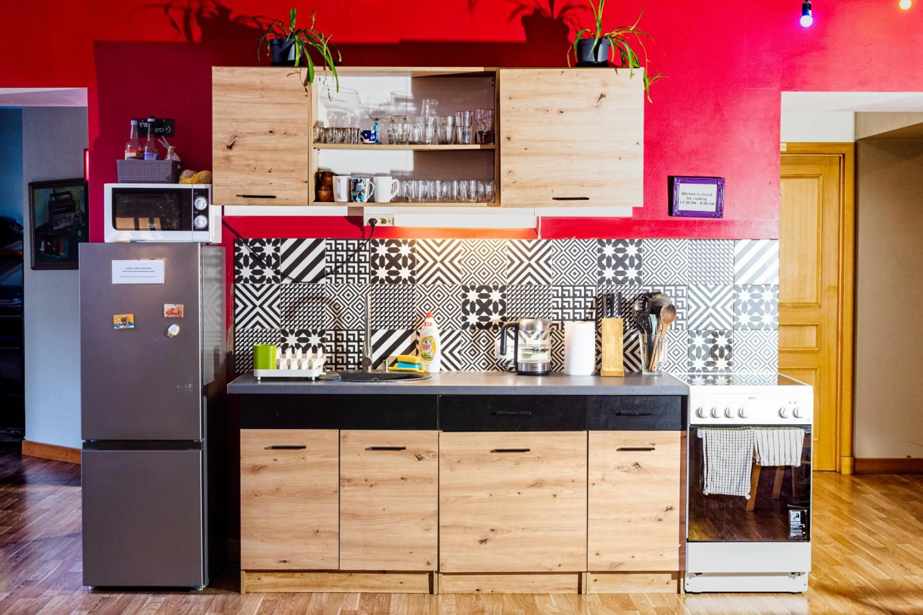 kitchen in Cinnamon Sally Backpackers Hostel