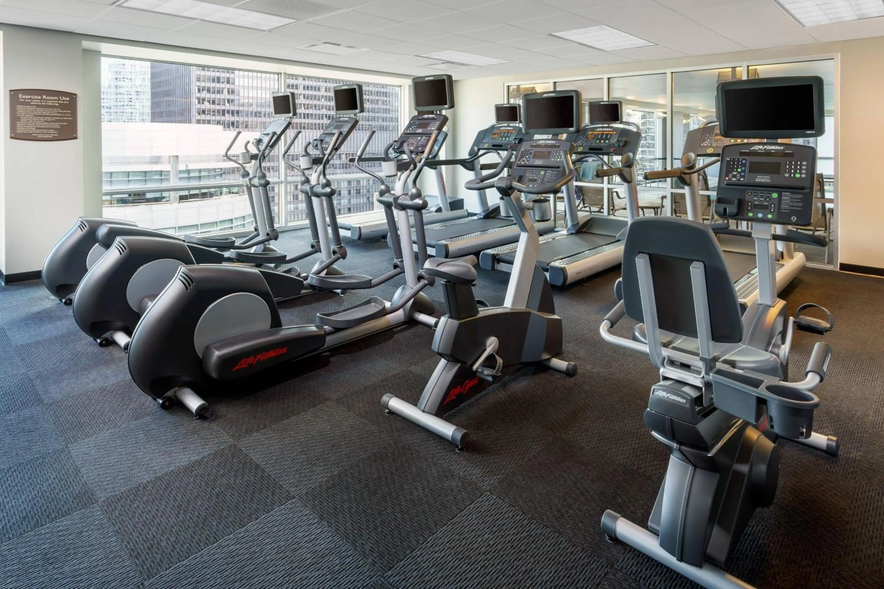Fitness centre/facilities in SpringHill Suites Chicago Downtown/River North