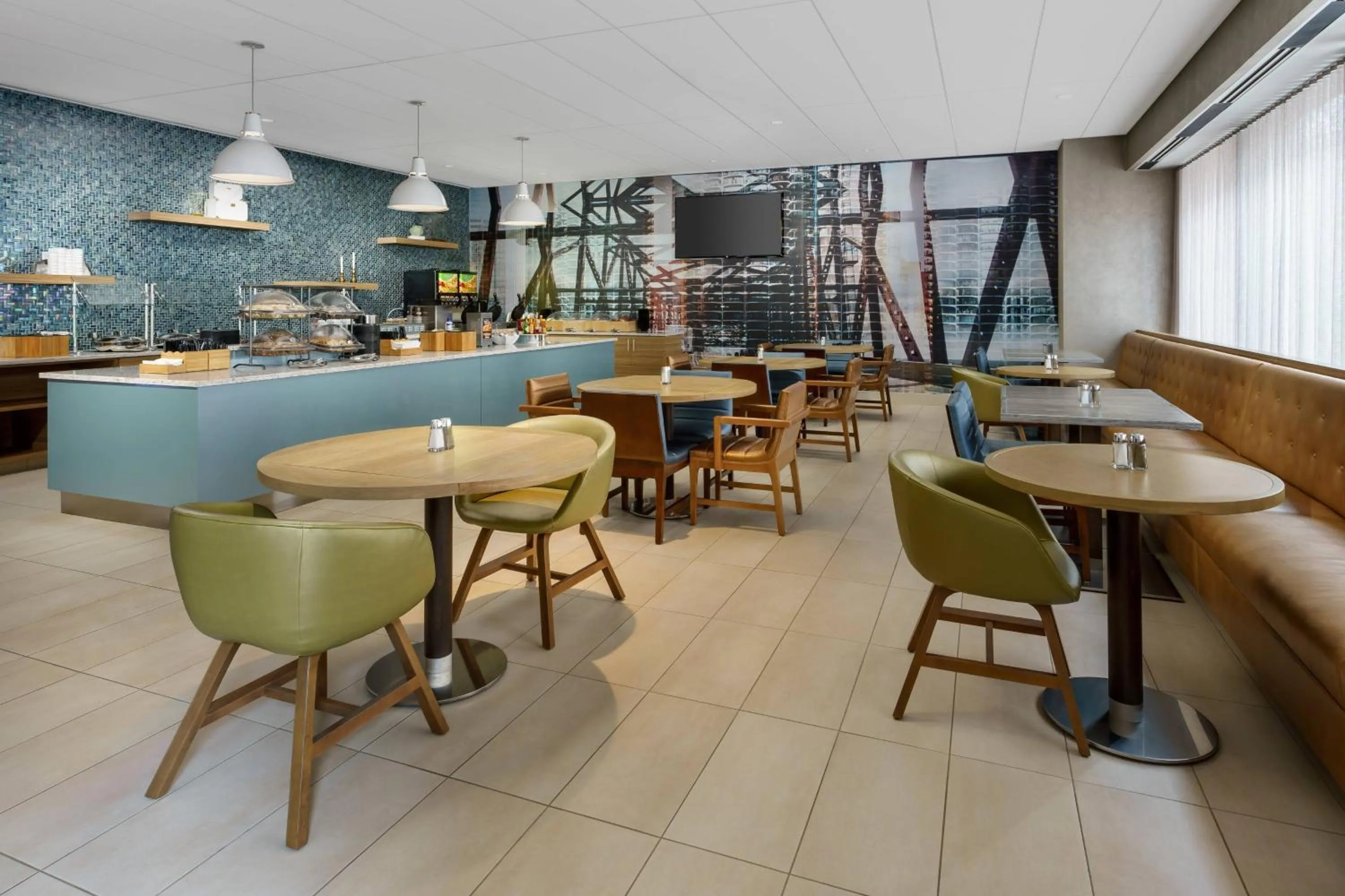 Breakfast in SpringHill Suites Chicago Downtown/River North