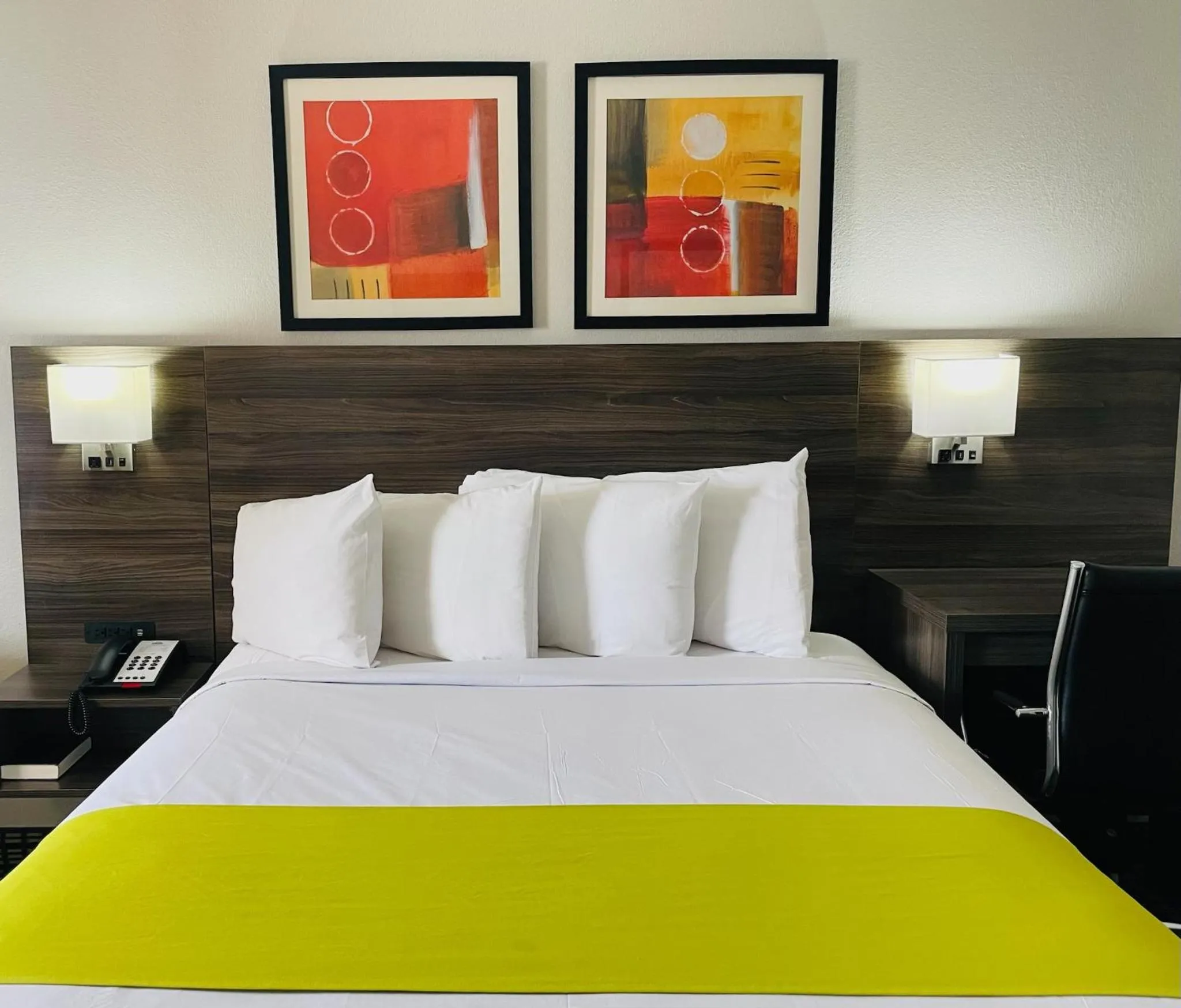 Bed in Days Inn by Wyndham Irving Grapevine DFW Airport North