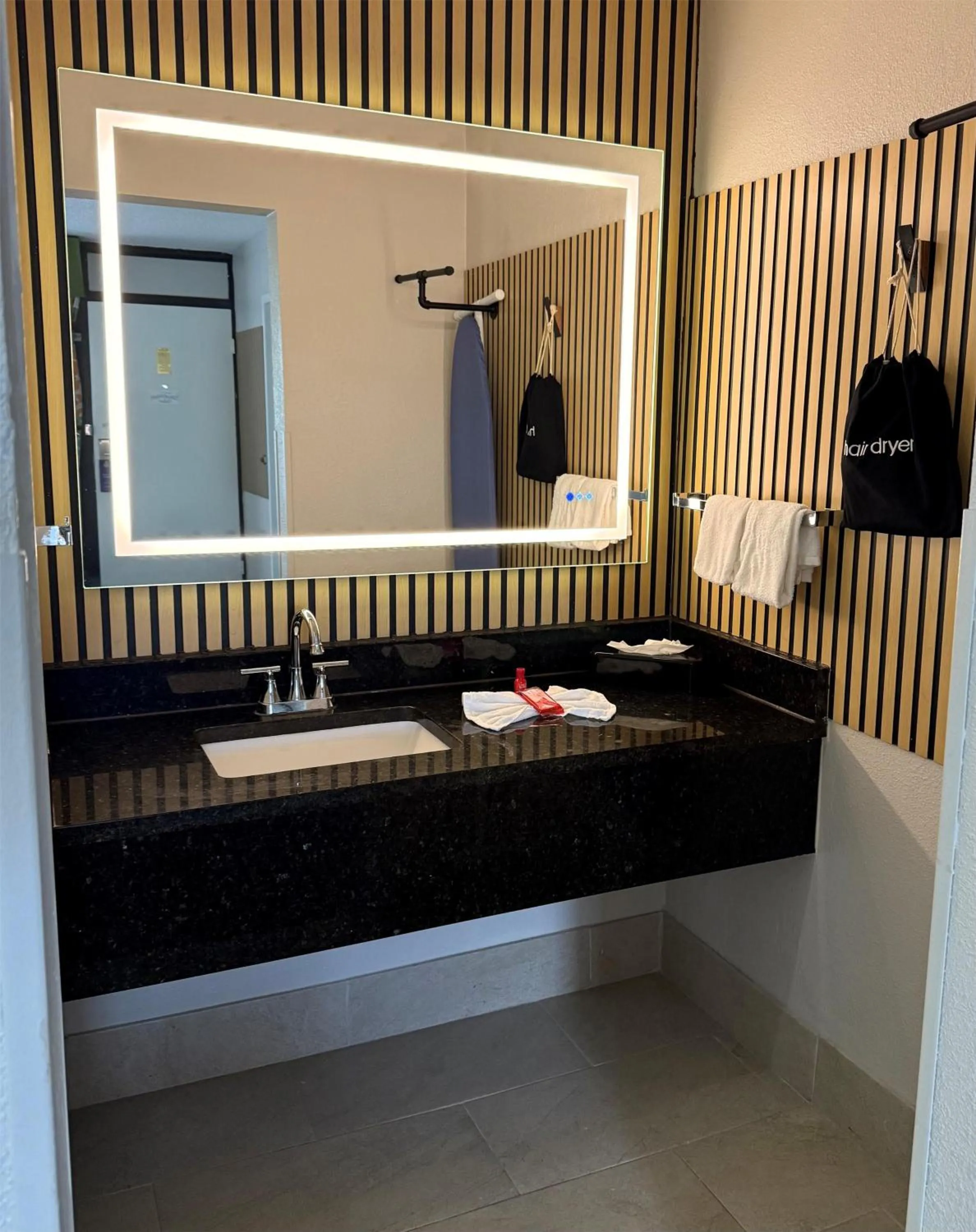 Bedroom in SureStay by Best Western Irving Grapevine DFW North