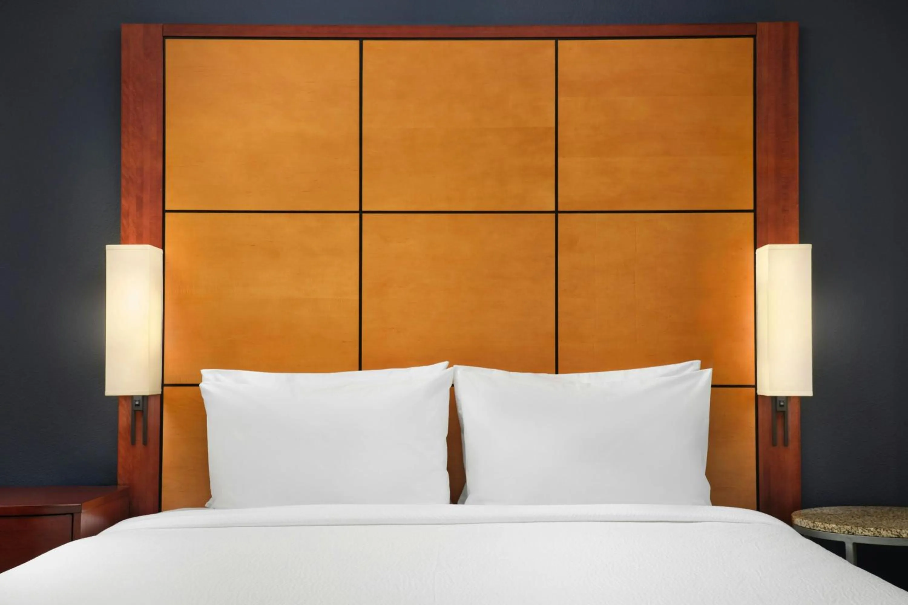 Photo of the whole room, Bed in Residence Inn by Marriott Chicago Downtown/River North