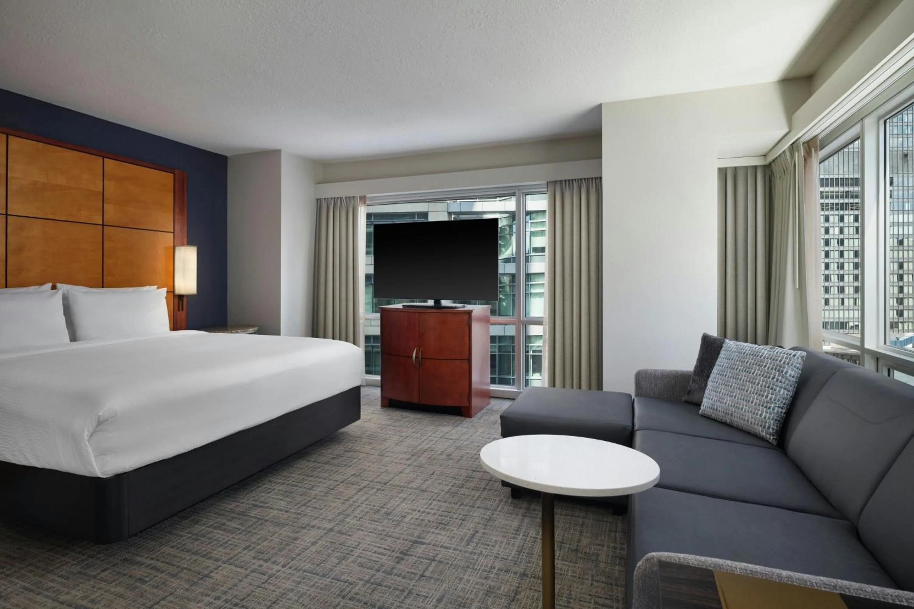 Photo of the whole room, Bed in Residence Inn by Marriott Chicago Downtown/River North