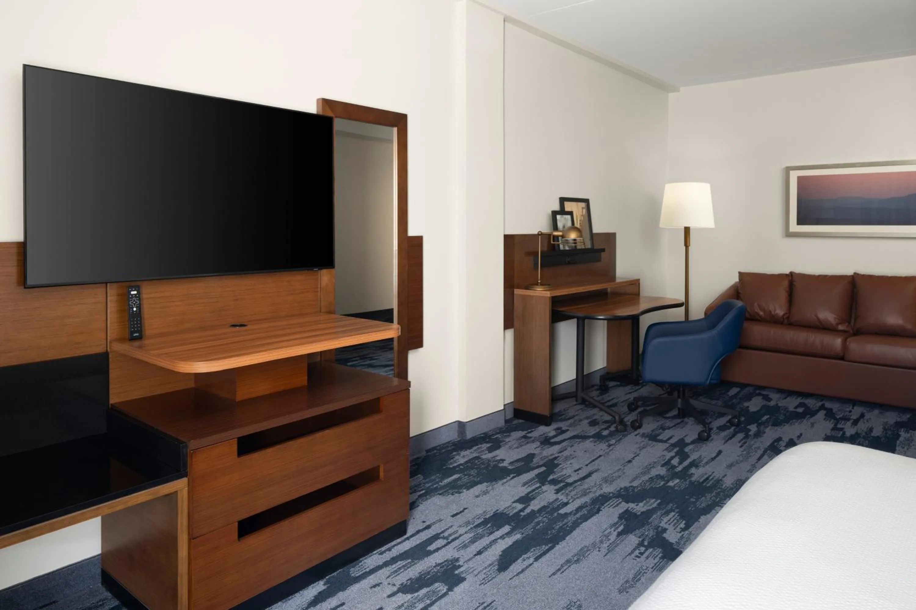 Bed in Fairfield Inn & Suites by Marriott Newark Liberty International Airport