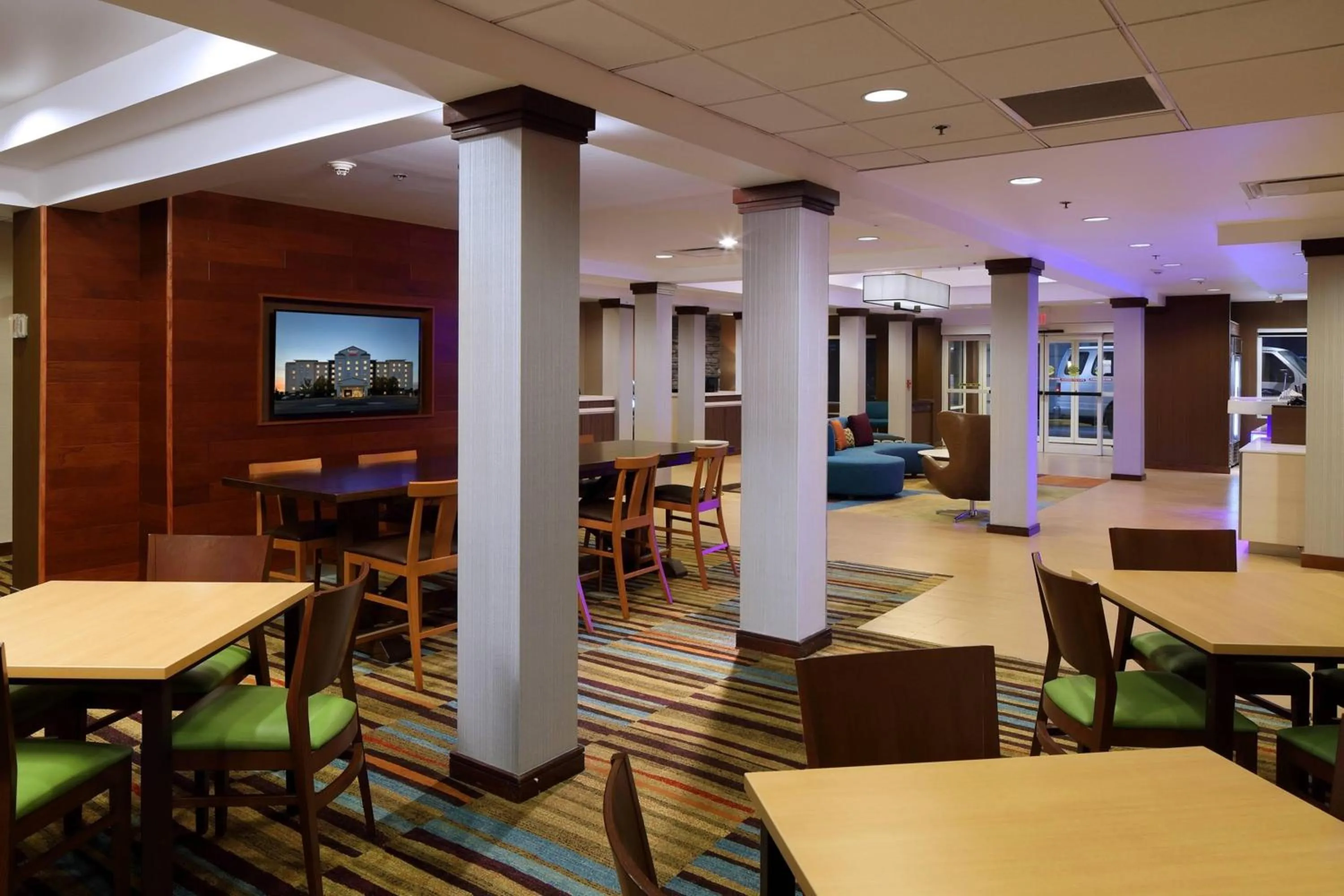 Restaurant/places to eat in Fairfield Inn & Suites by Marriott Newark Liberty International Airport
