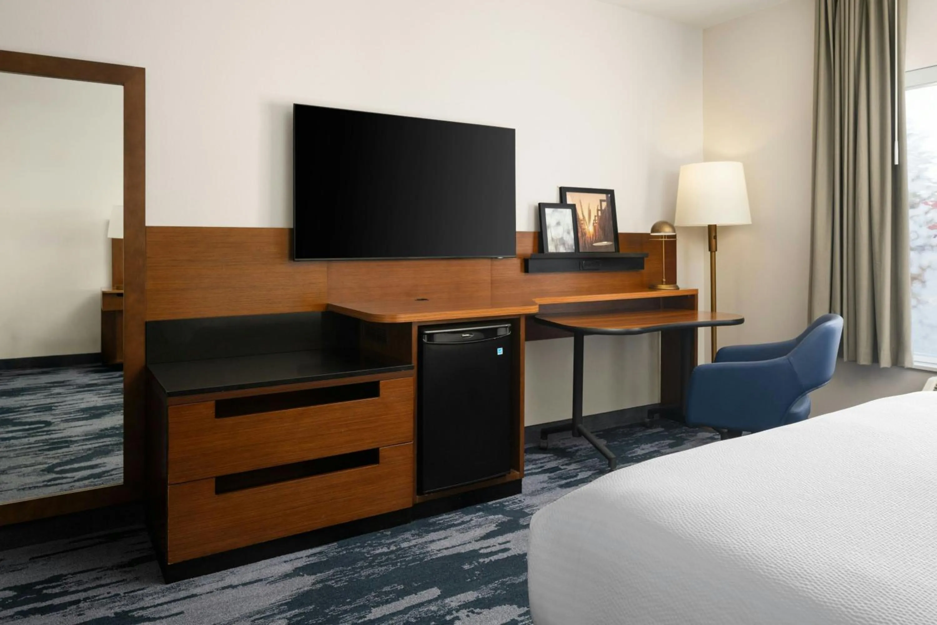 Photo of the whole room, Bed in Fairfield Inn & Suites by Marriott Newark Liberty International Airport