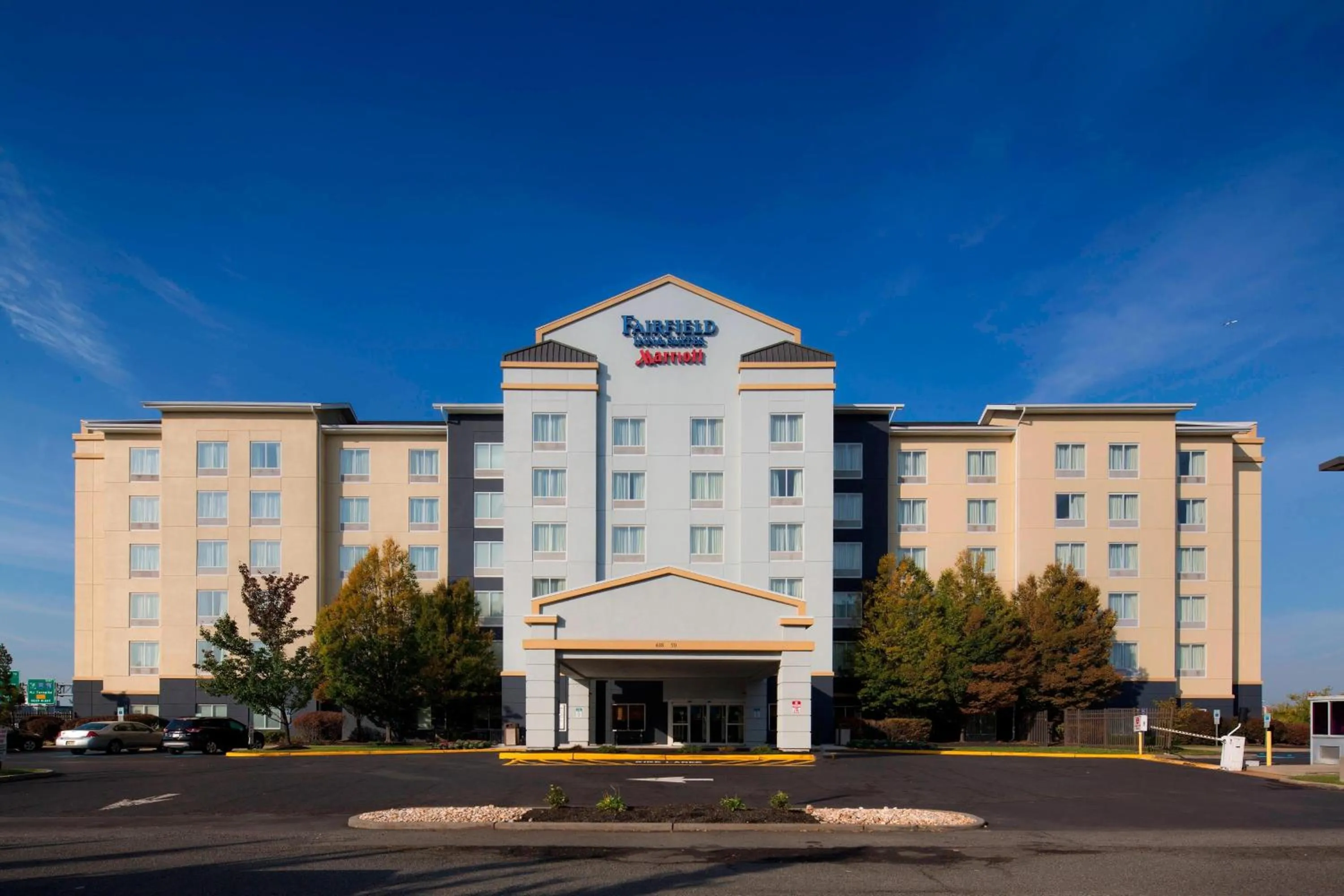 Property building in Fairfield Inn & Suites by Marriott Newark Liberty International Airport