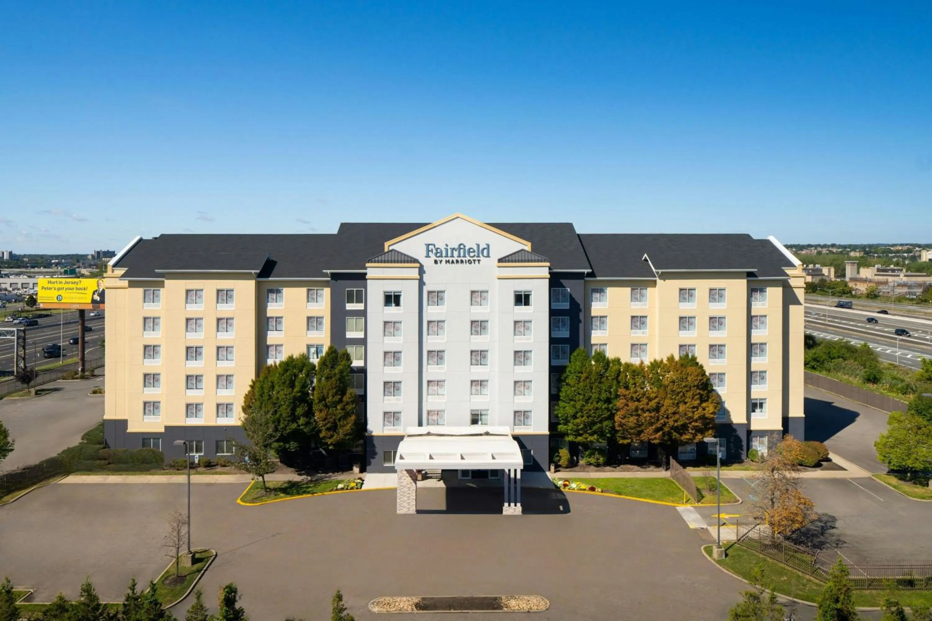 Property building in Fairfield Inn & Suites by Marriott Newark Liberty International Airport