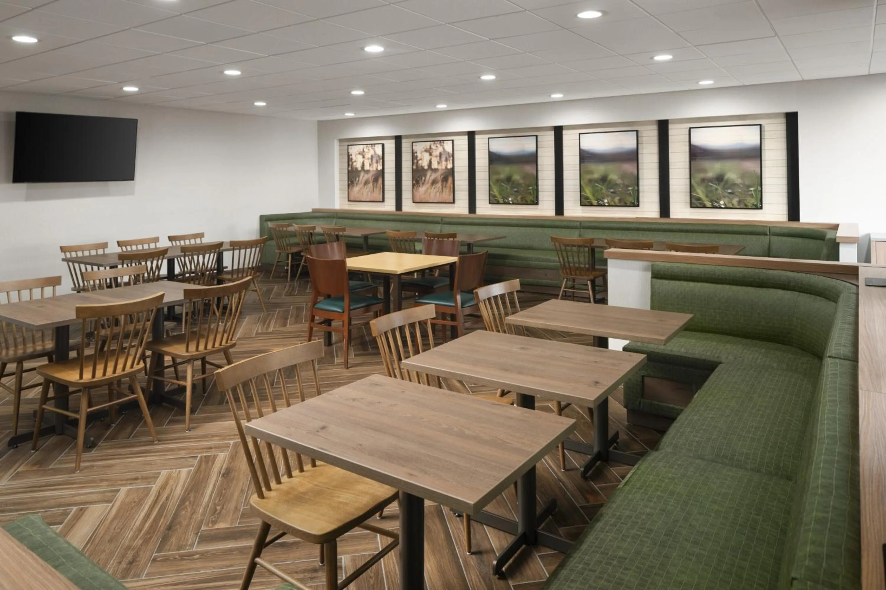 Breakfast in Fairfield Inn & Suites by Marriott Newark Liberty International Airport