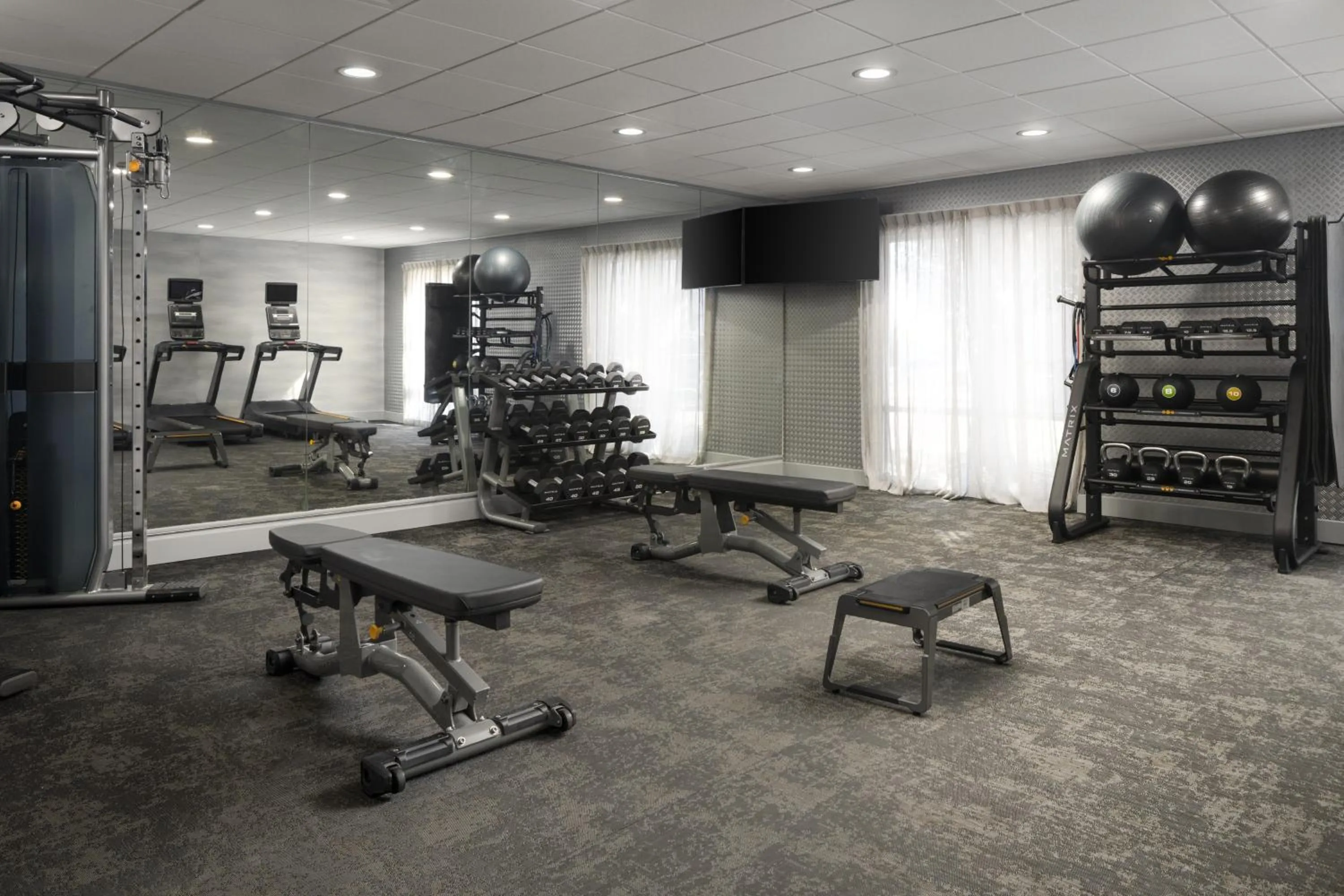 Fitness centre/facilities in Fairfield Inn & Suites by Marriott Newark Liberty International Airport