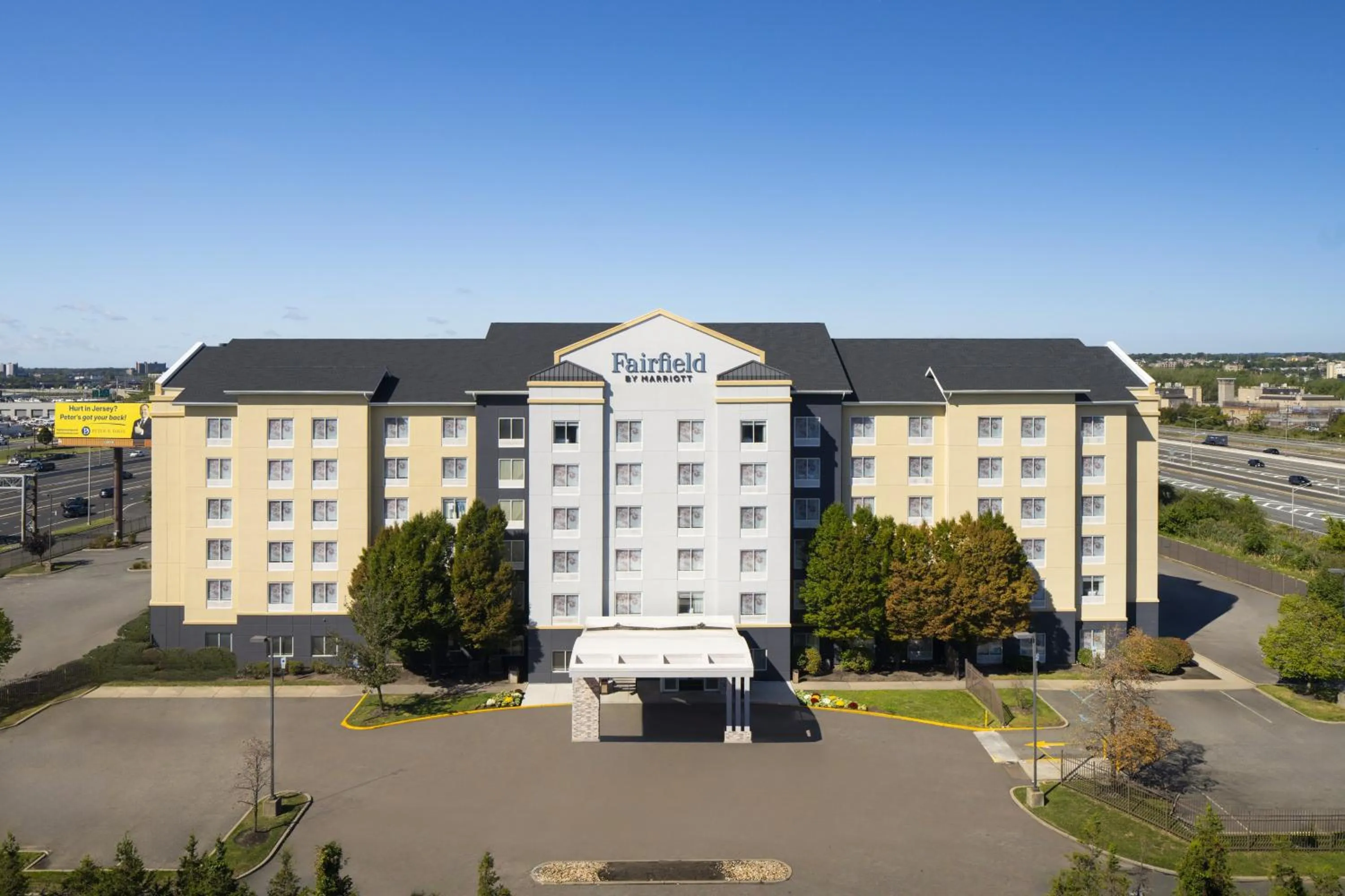 Property building in Fairfield Inn & Suites by Marriott Newark Liberty International Airport