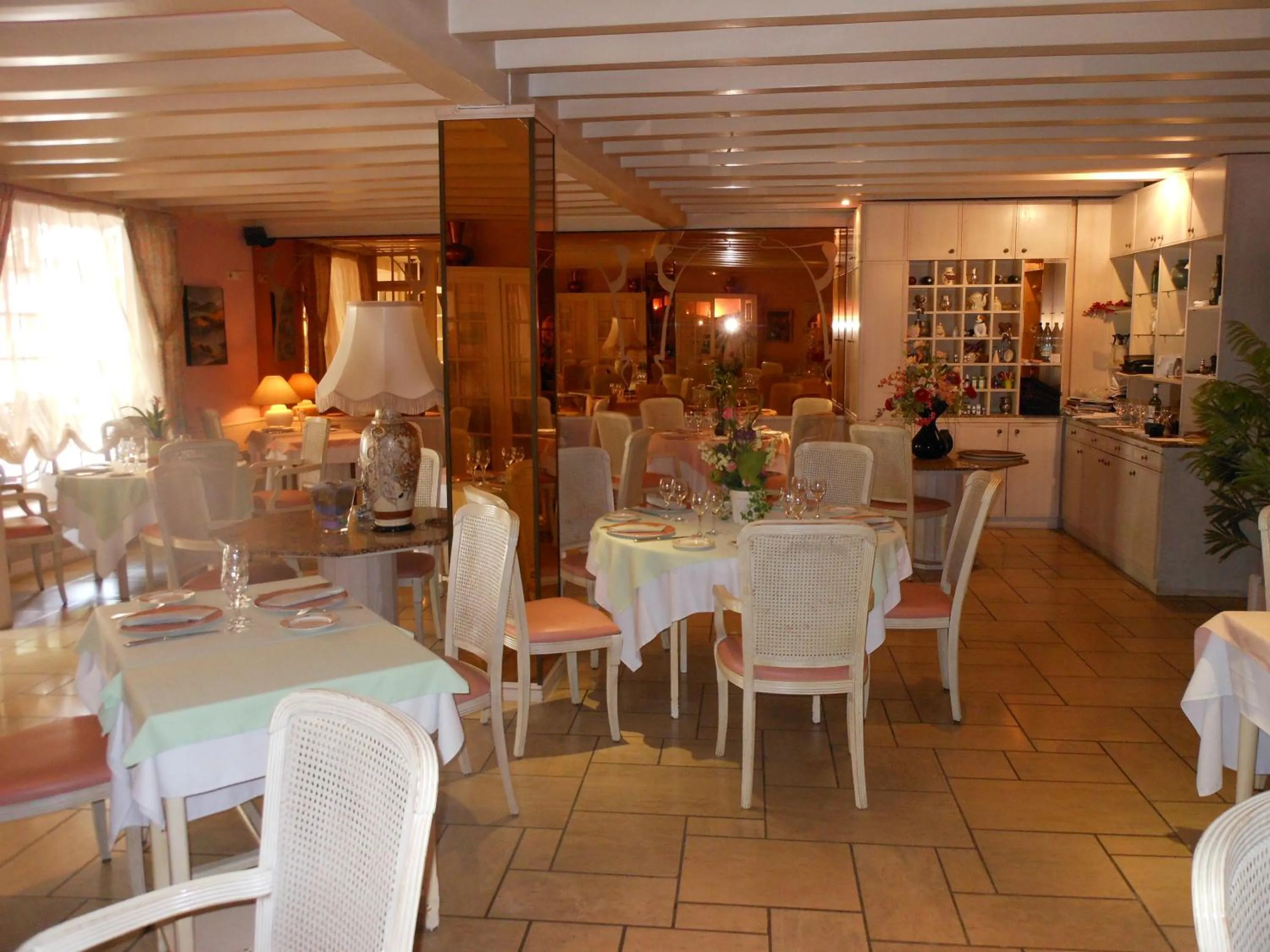 Restaurant/places to eat in Le Central