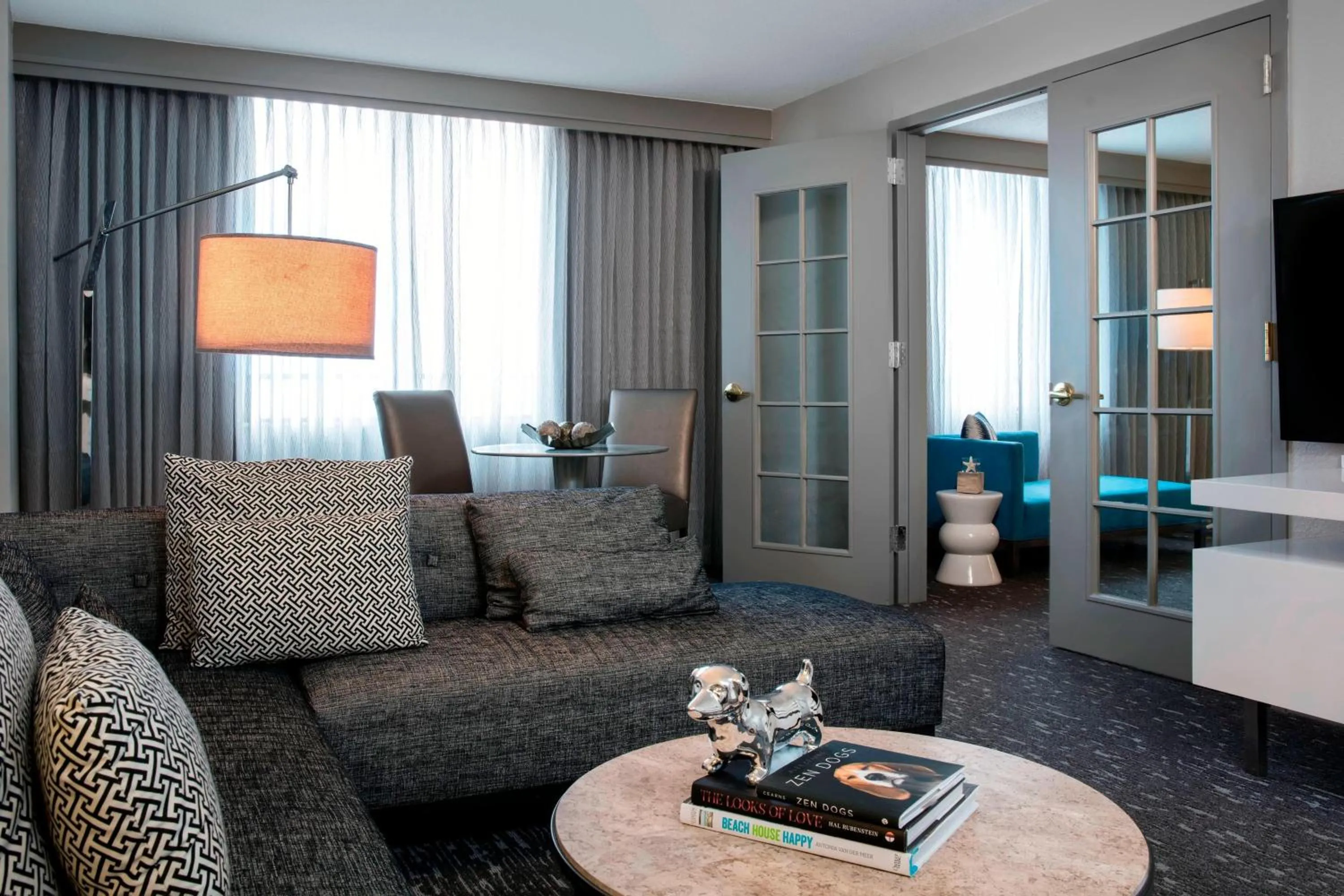 Living room in Renaissance Fort Lauderdale Cruise Port Hotel