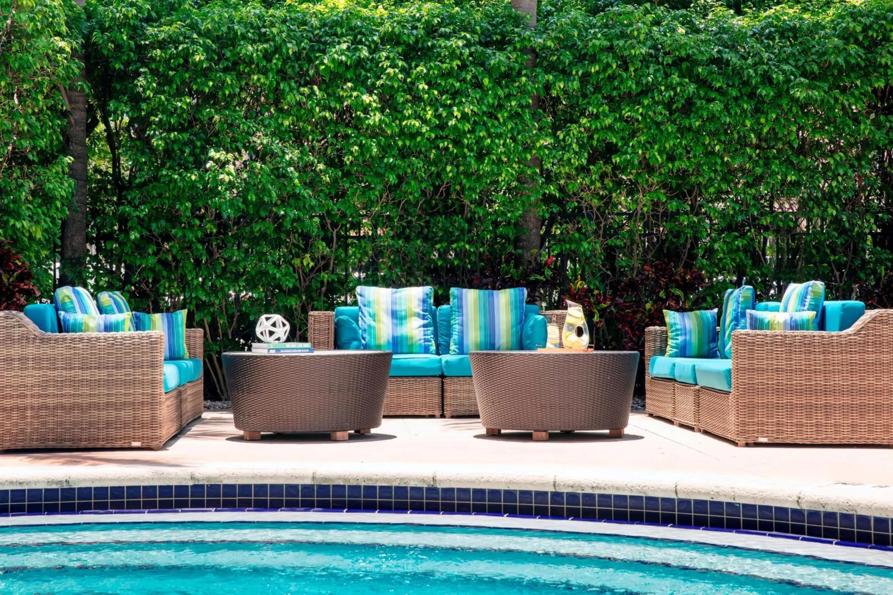 Swimming pool in Renaissance Fort Lauderdale Cruise Port Hotel