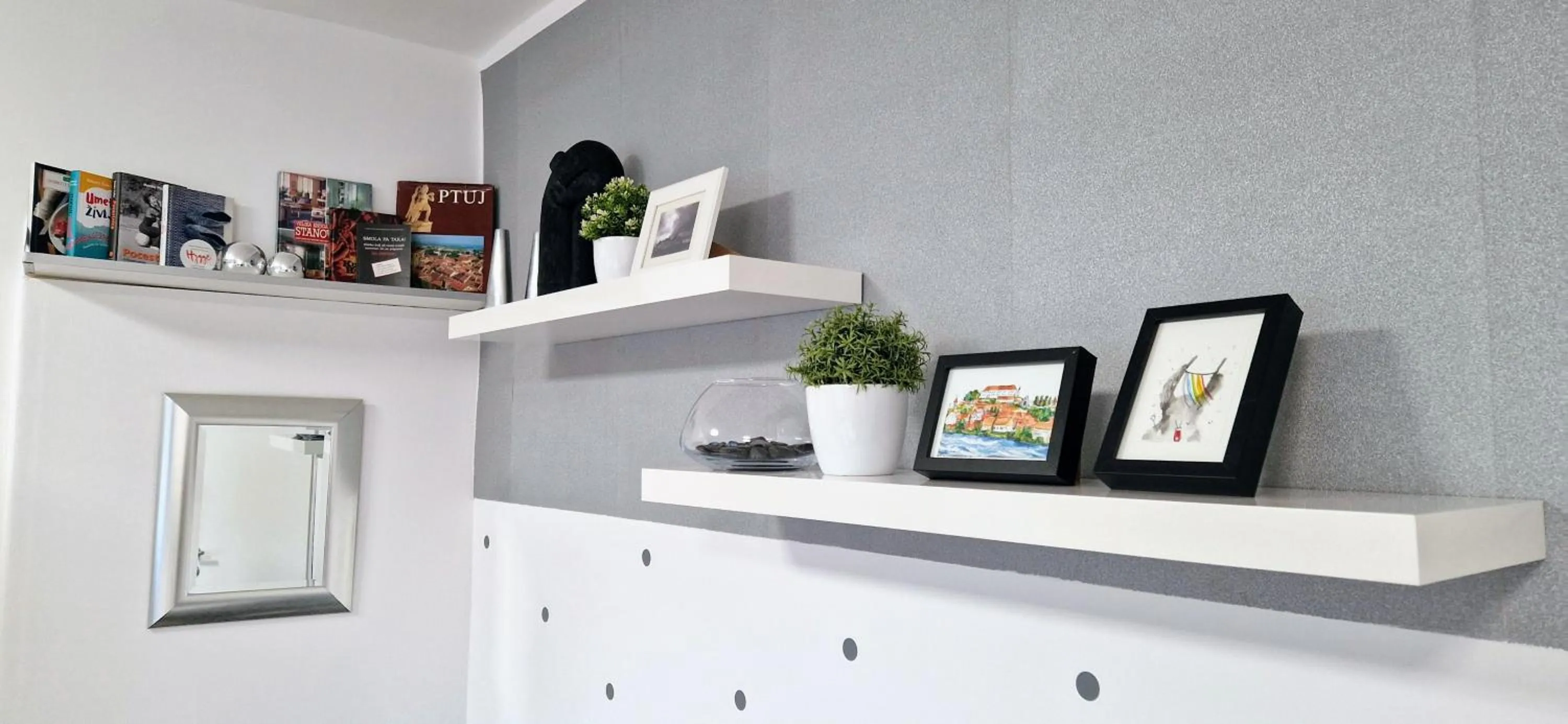 Decorative detail in Apartment Mario