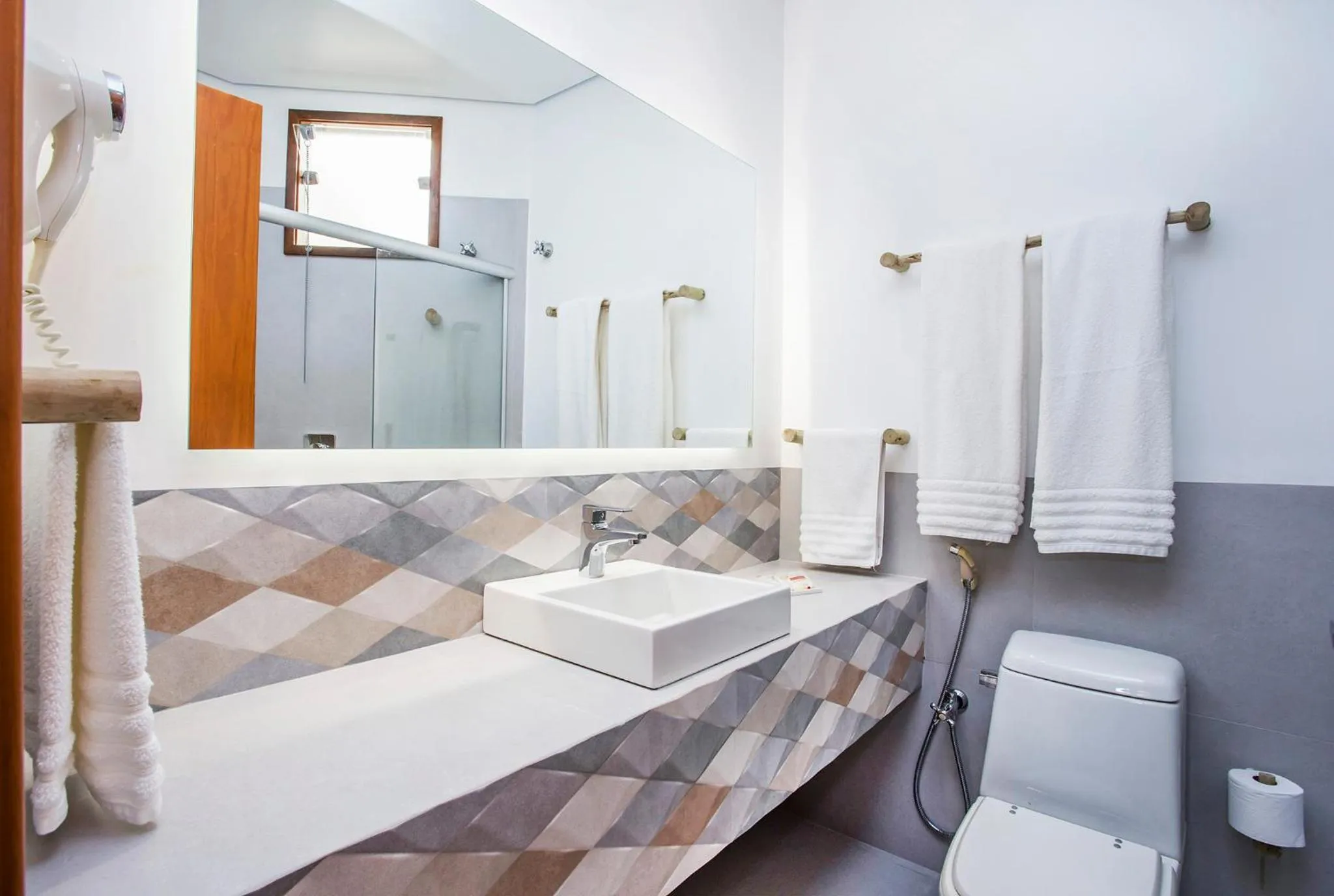 Bathroom, Bed in Hotel Real Villa Bella