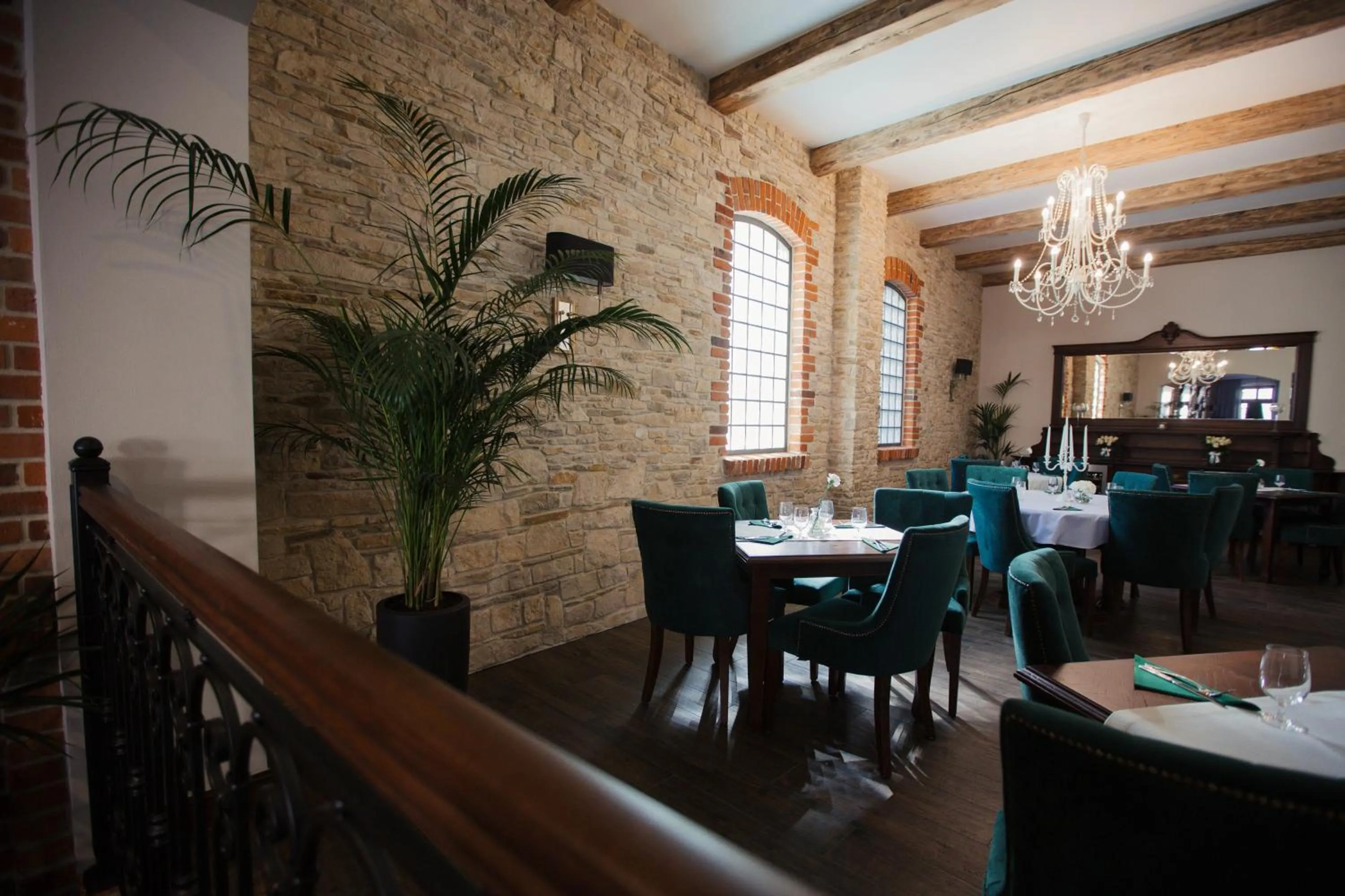 Restaurant/places to eat in HG Hotel