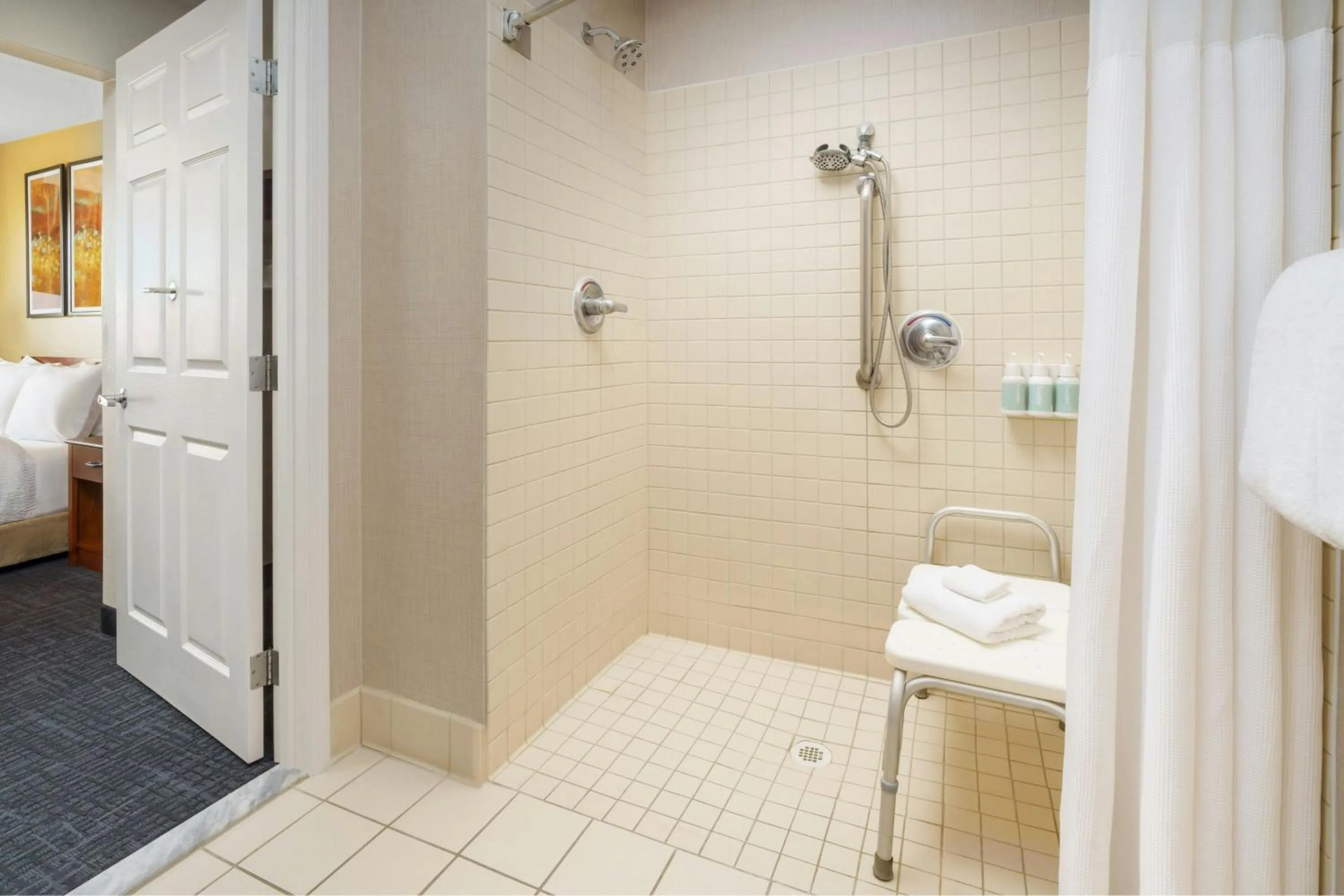 Bathroom, Bed in Residence Inn By Marriott Las Vegas Stadium Area
