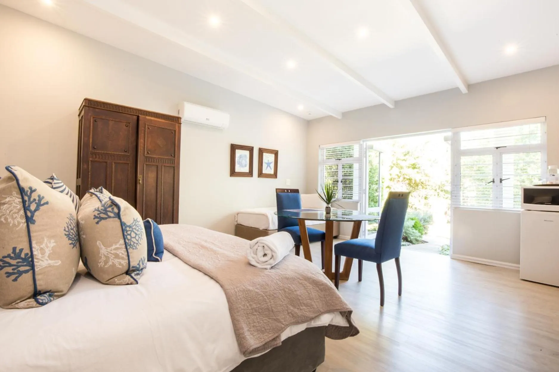 Photo of the whole room in The Bentley Westville