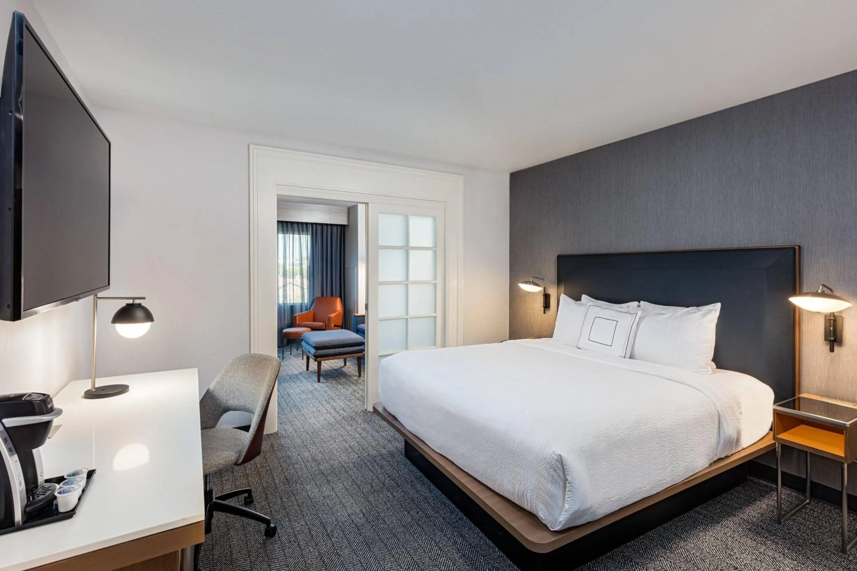 Bedroom, Bed in Courtyard by Marriott Anaheim Resort/Convention Center