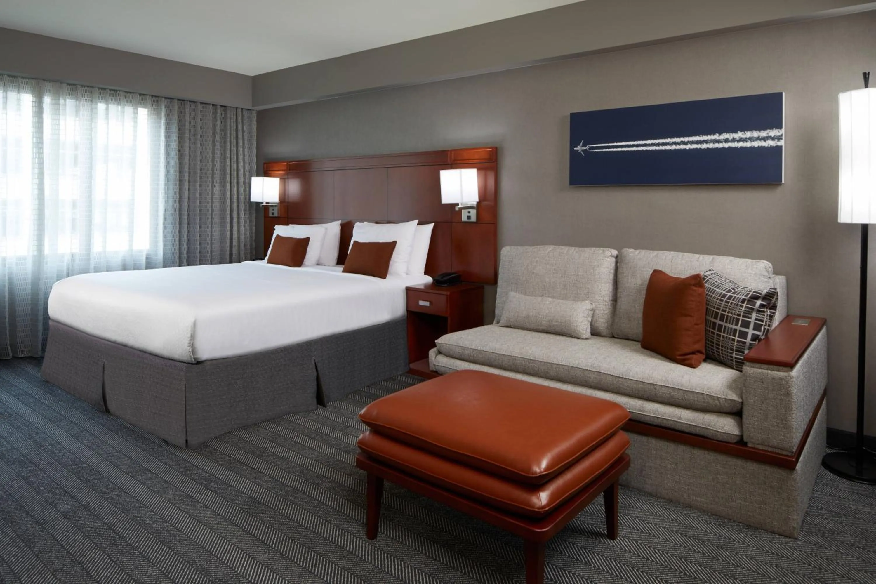 Photo of the whole room, Bed in Courtyard by Marriott Los Angeles LAX / Century Boulevard