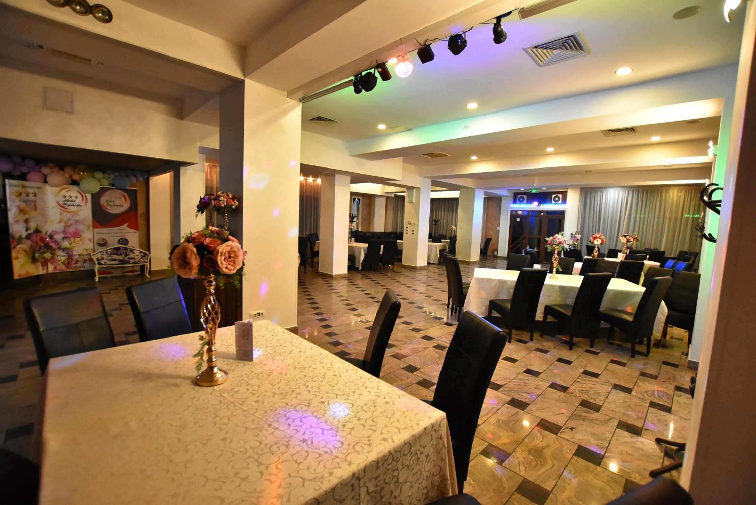 Restaurant/places to eat in Hotel Euphoria