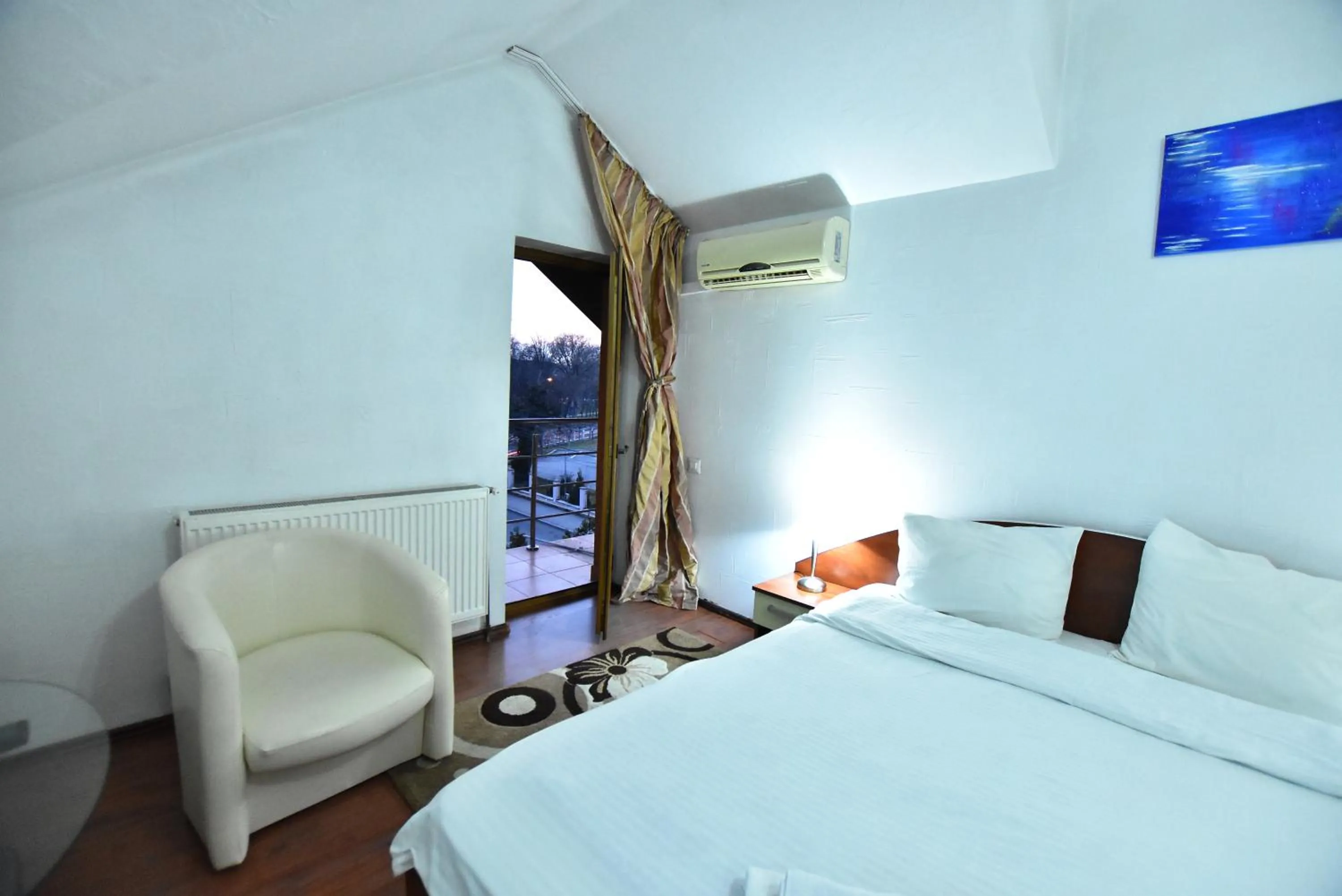 Photo of the whole room, Bed in Hotel Euphoria