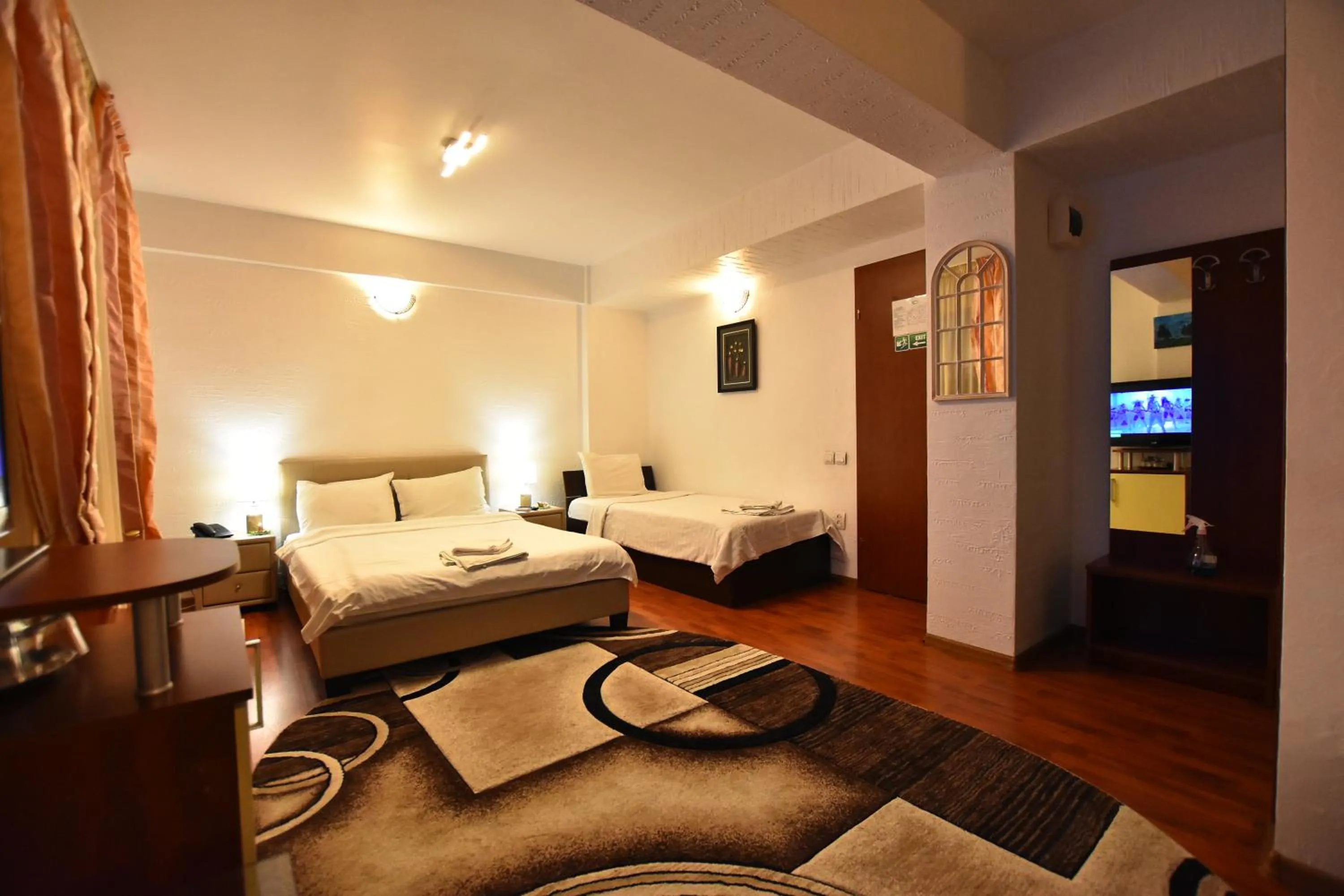 Photo of the whole room, Bed in Hotel Euphoria