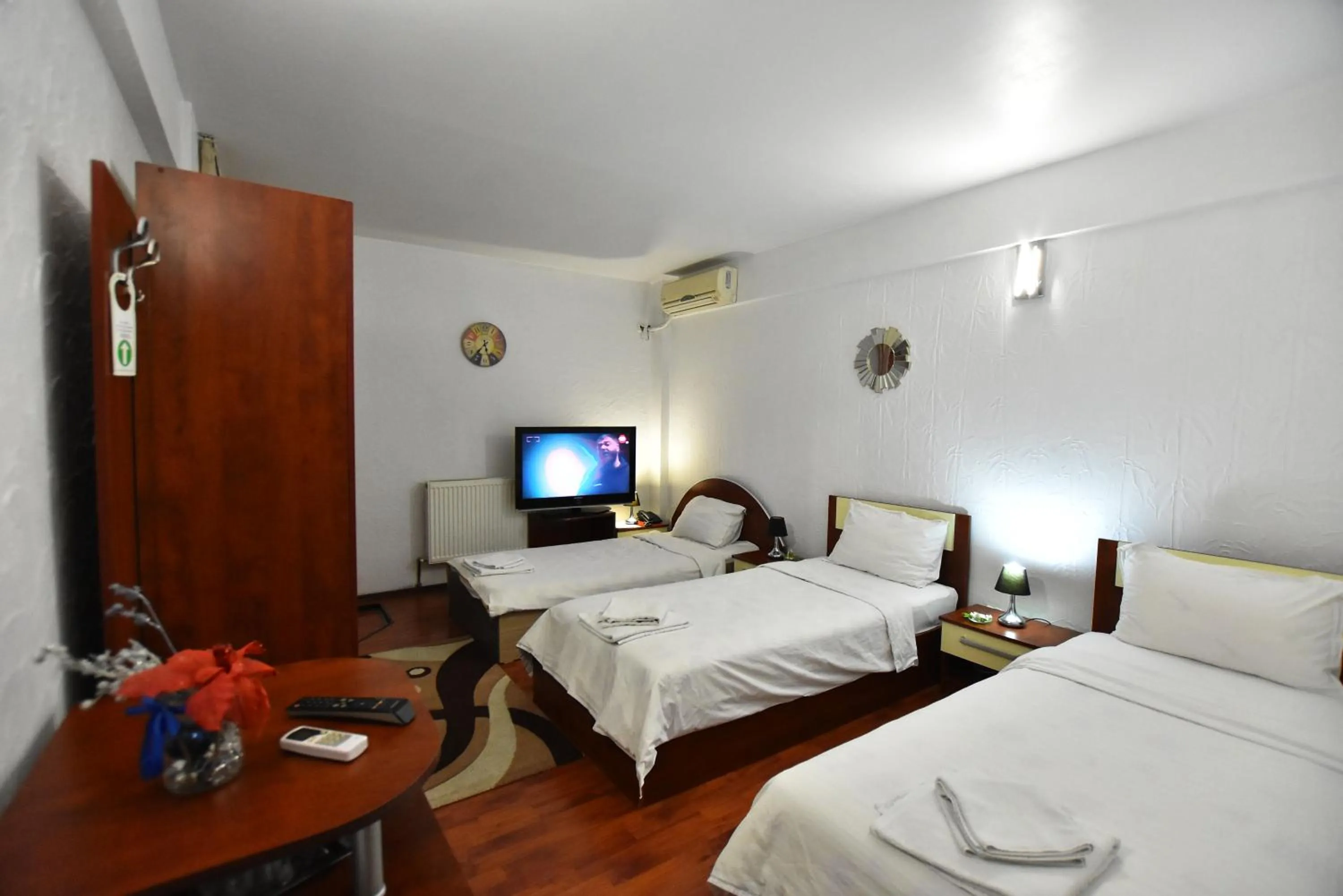 Photo of the whole room, Bed in Hotel Euphoria