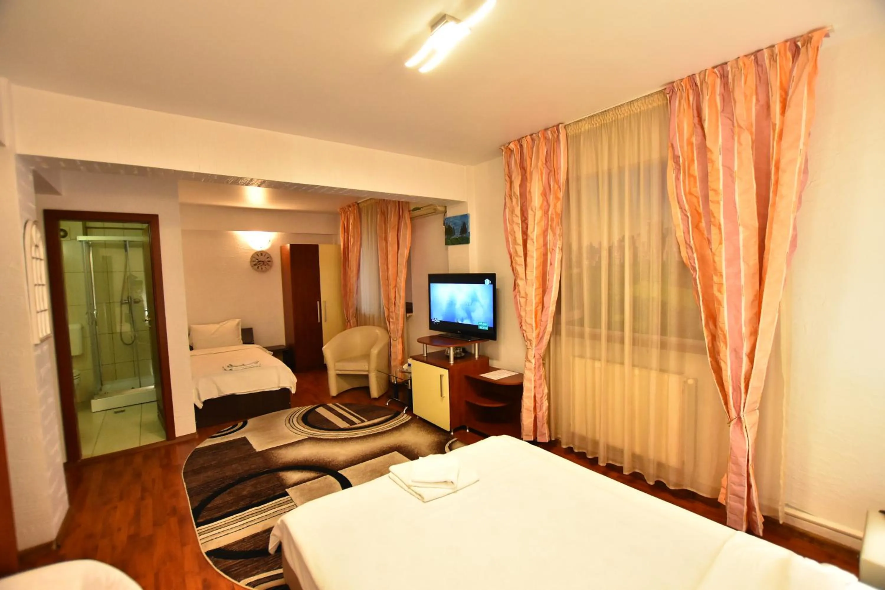 Photo of the whole room, Bed in Hotel Euphoria