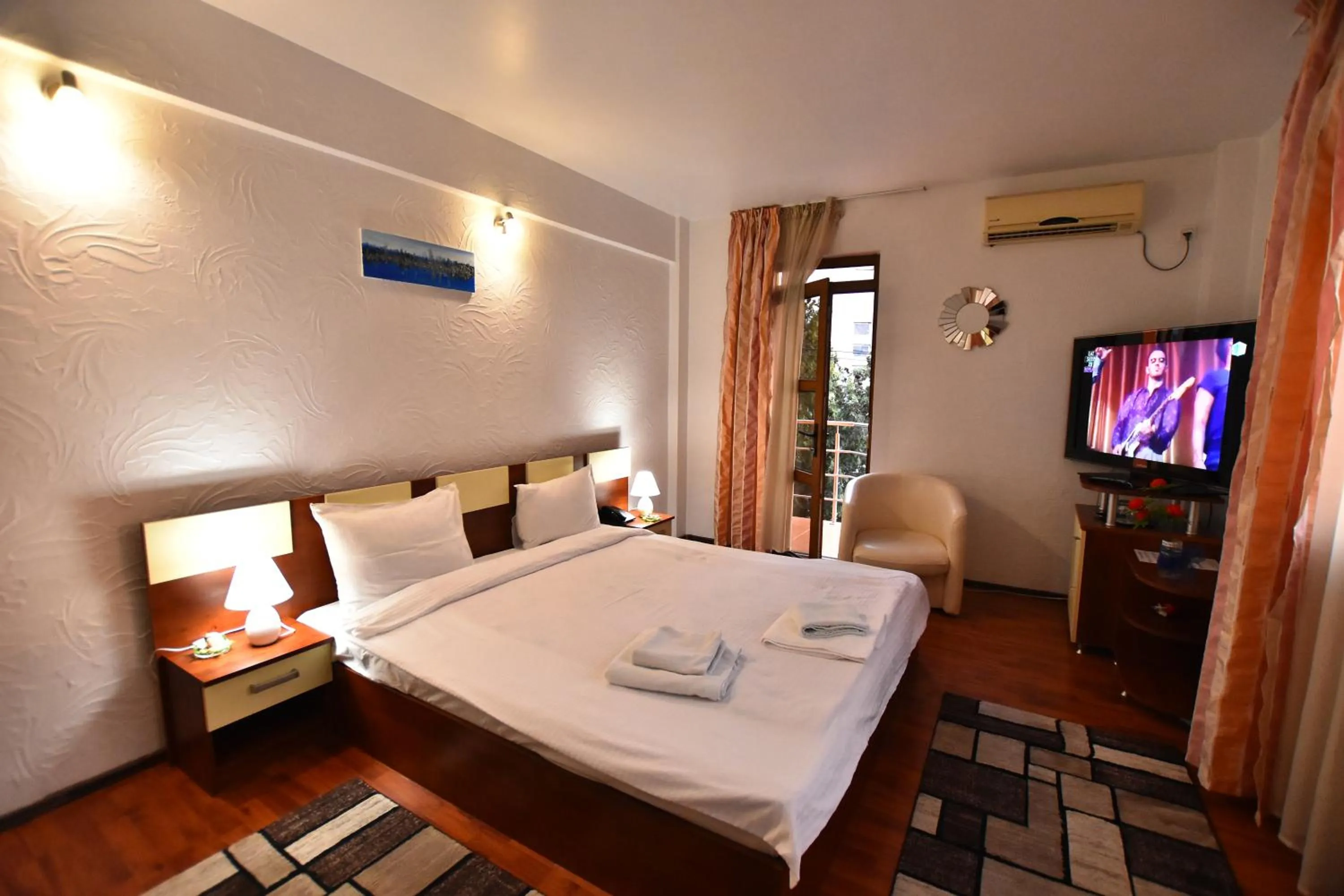 Photo of the whole room, Bed in Hotel Euphoria