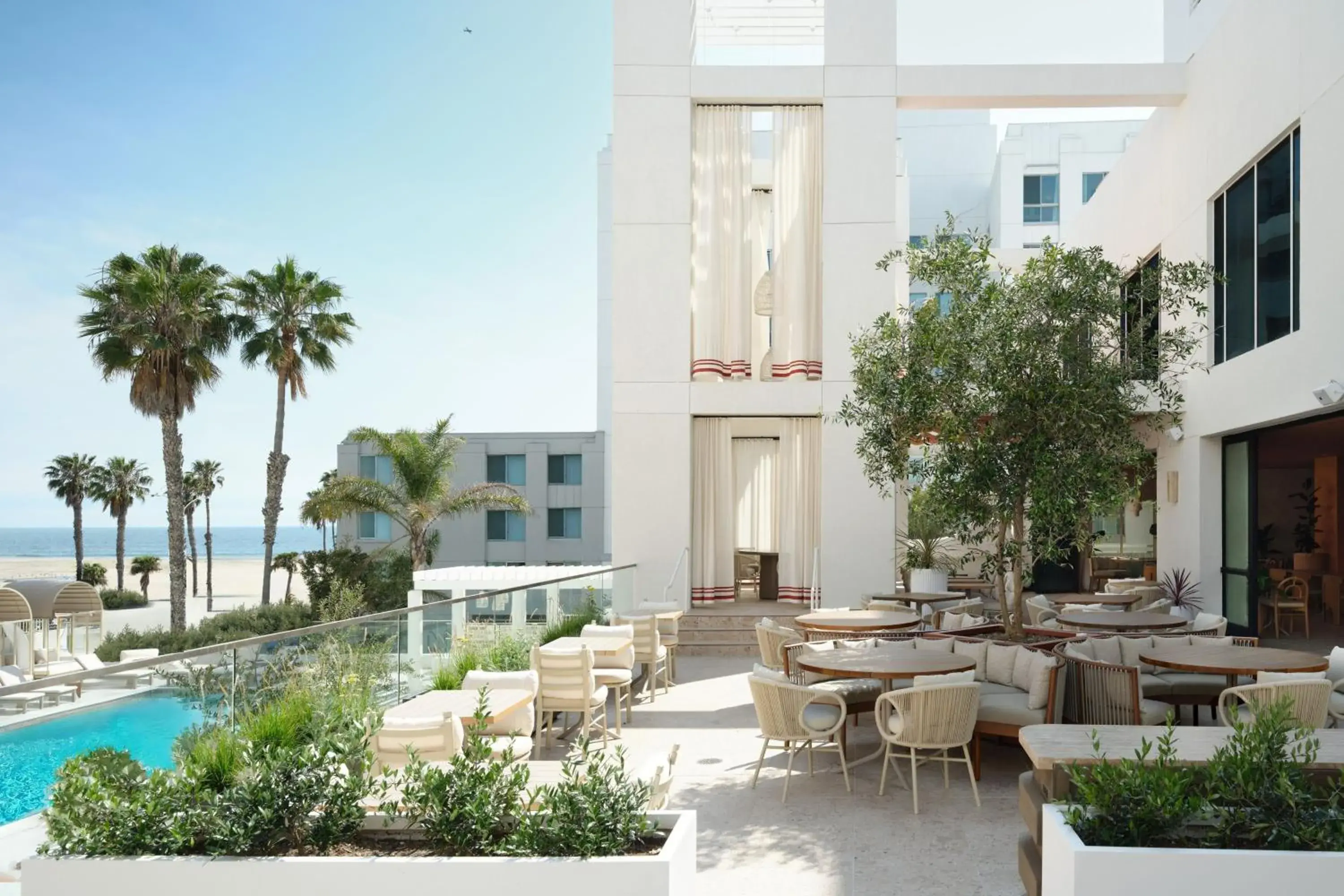 Swimming pool in Sandbourne Santa Monica, Autograph Collection Swimming pool in Sandbourne Santa Monica, Autograph Collection