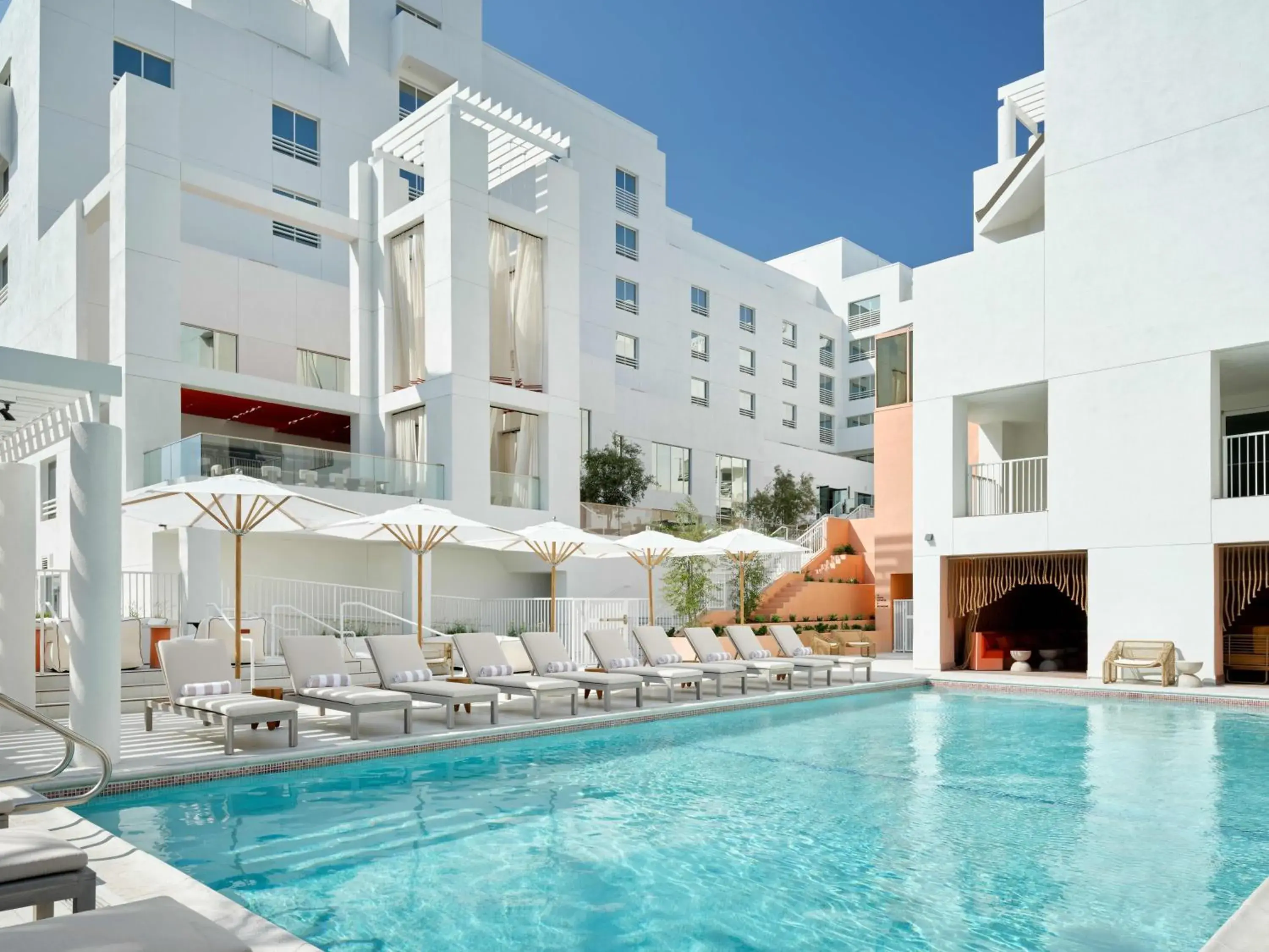 Swimming pool in Sandbourne Santa Monica, Autograph Collection Swimming pool in Sandbourne Santa Monica, Autograph Collection