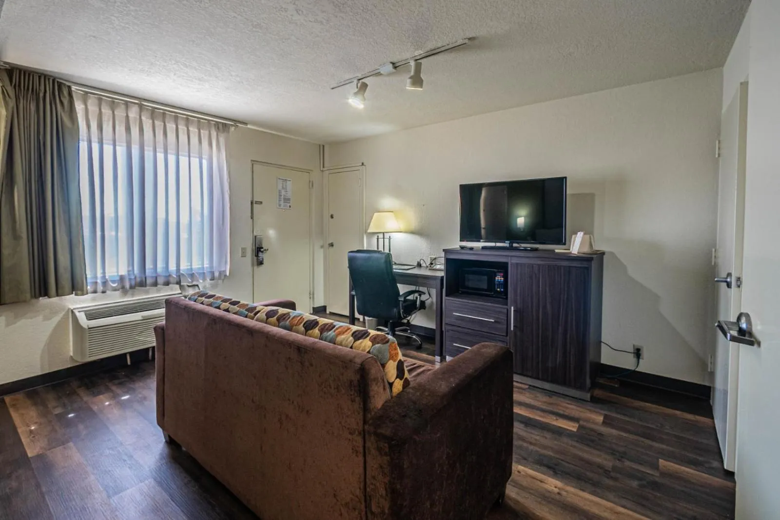 Bed in Super 8 by Wyndham El Paso Airport