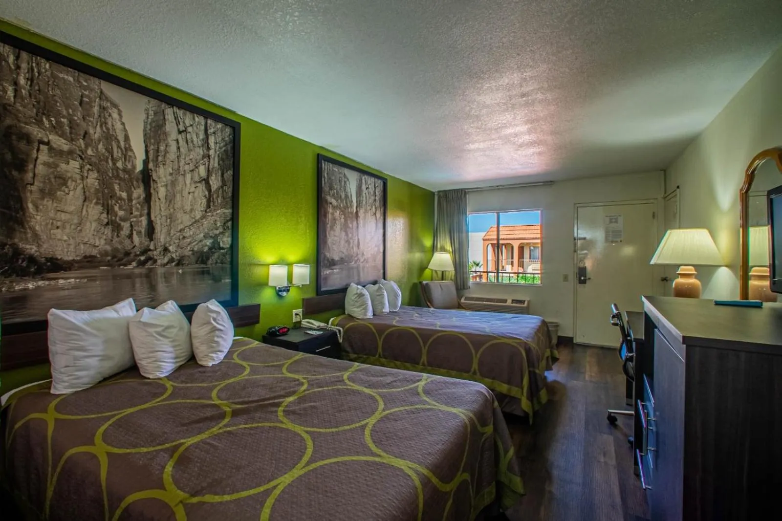 Bed in Super 8 by Wyndham El Paso Airport