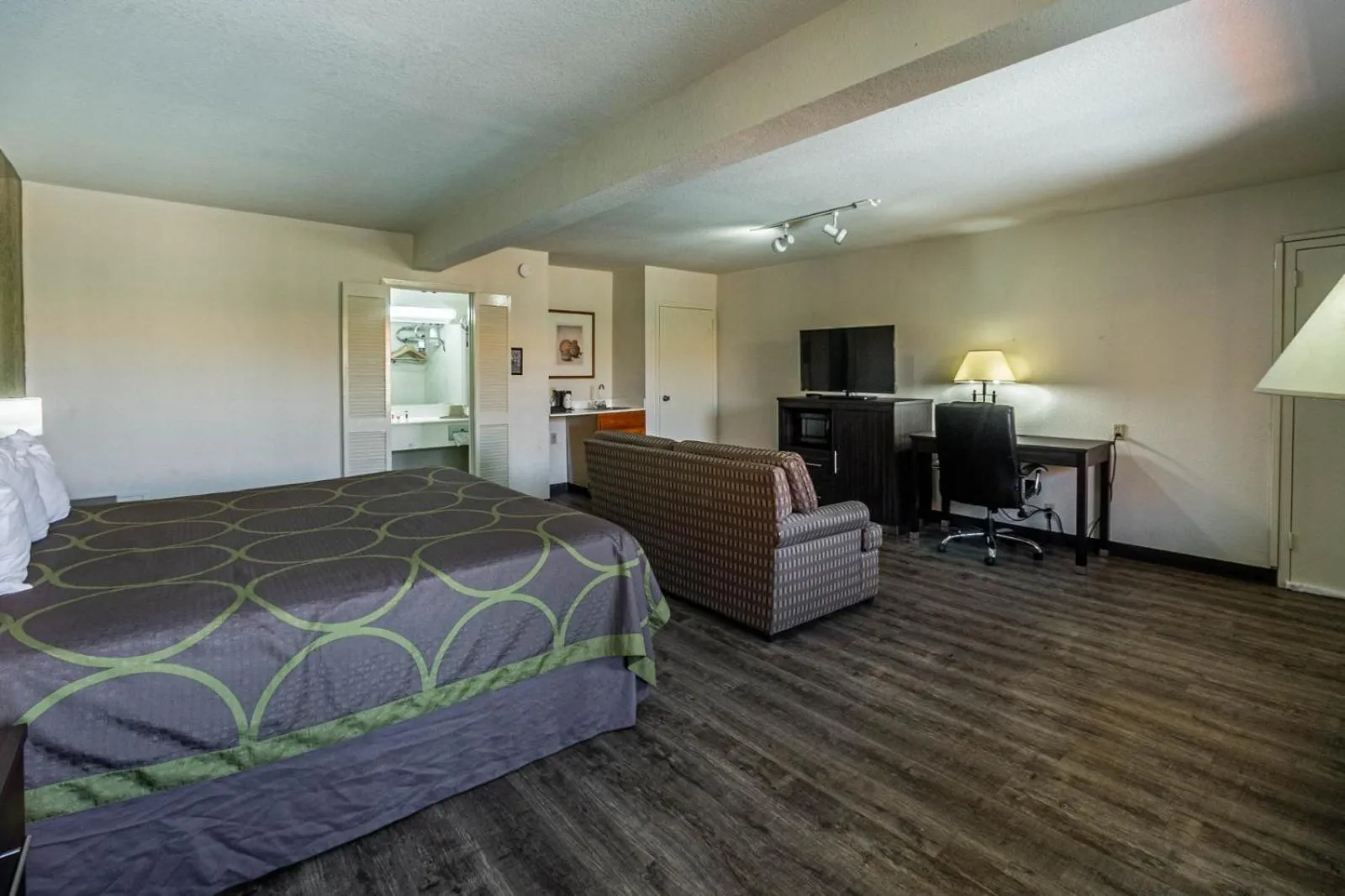 Bed in Super 8 by Wyndham El Paso Airport