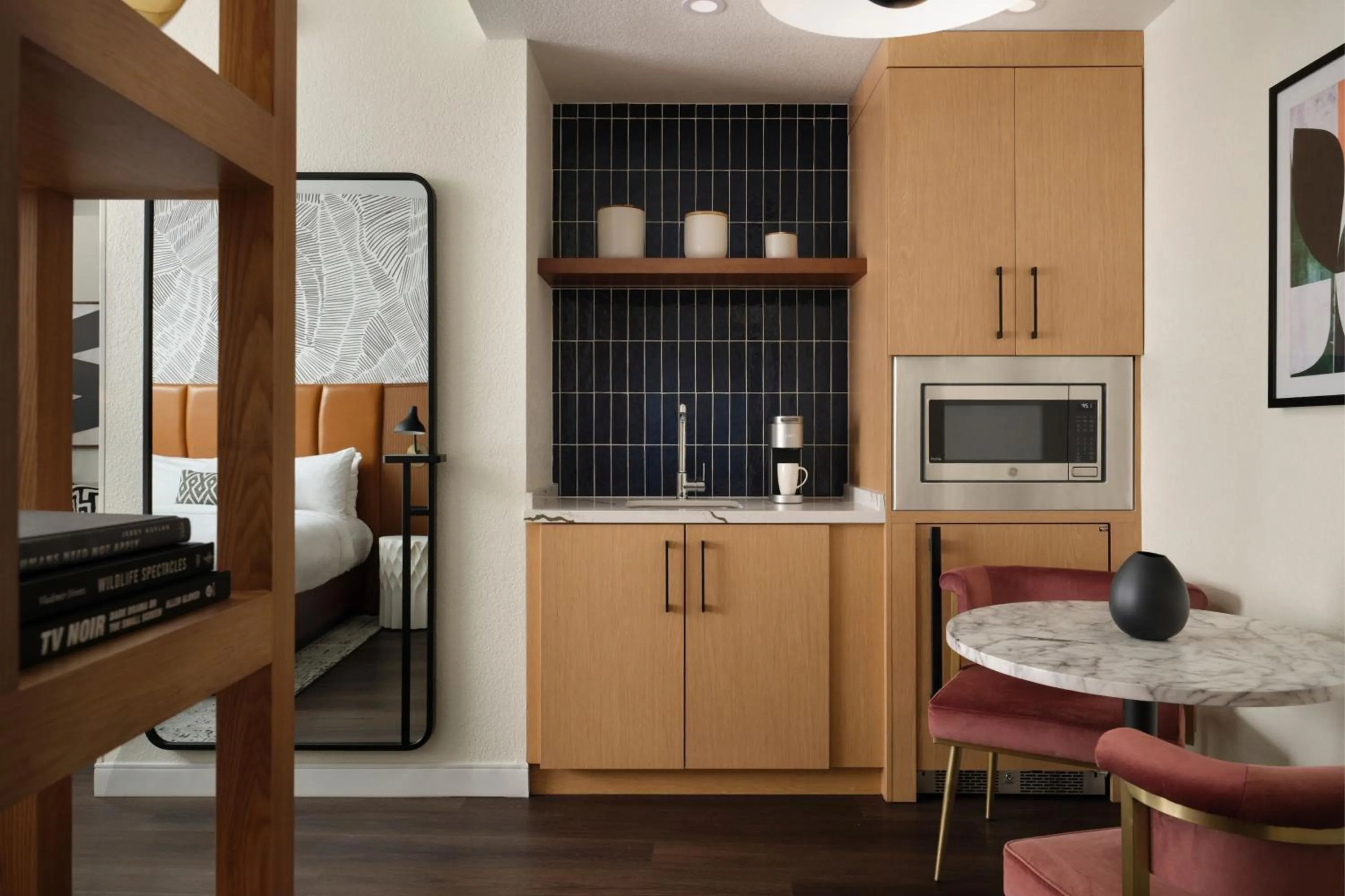 Kitchen or kitchenette in Burton House, Beverly Hills, A Tribute Portfolio Hotel