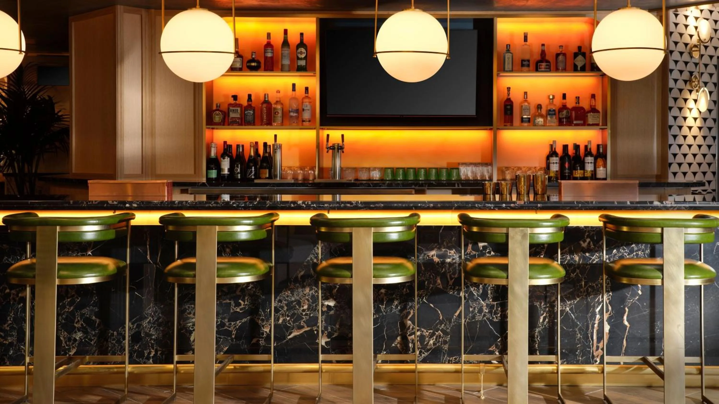 Lounge or bar in Burton House, Beverly Hills, A Tribute Portfolio Hotel