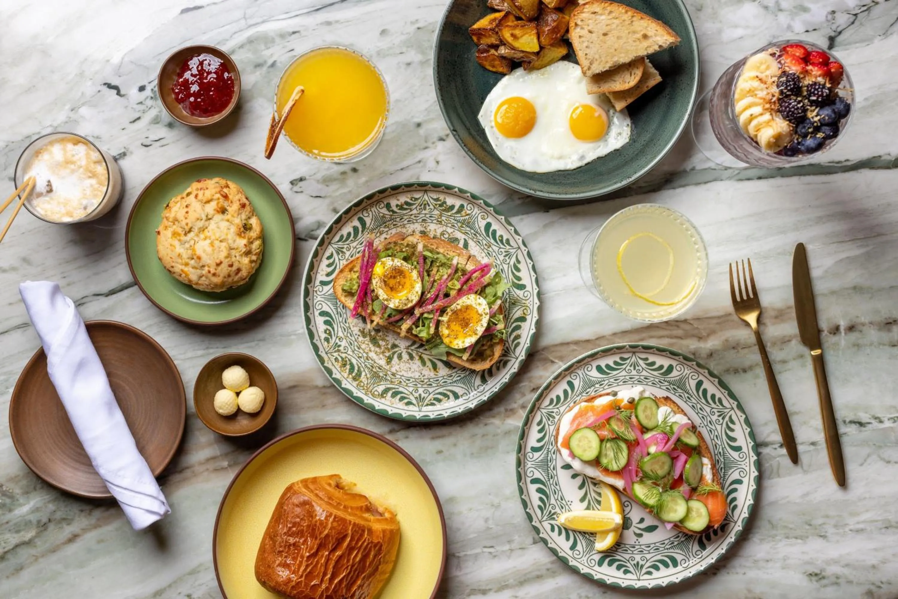 Breakfast in Burton House, Beverly Hills, A Tribute Portfolio Hotel