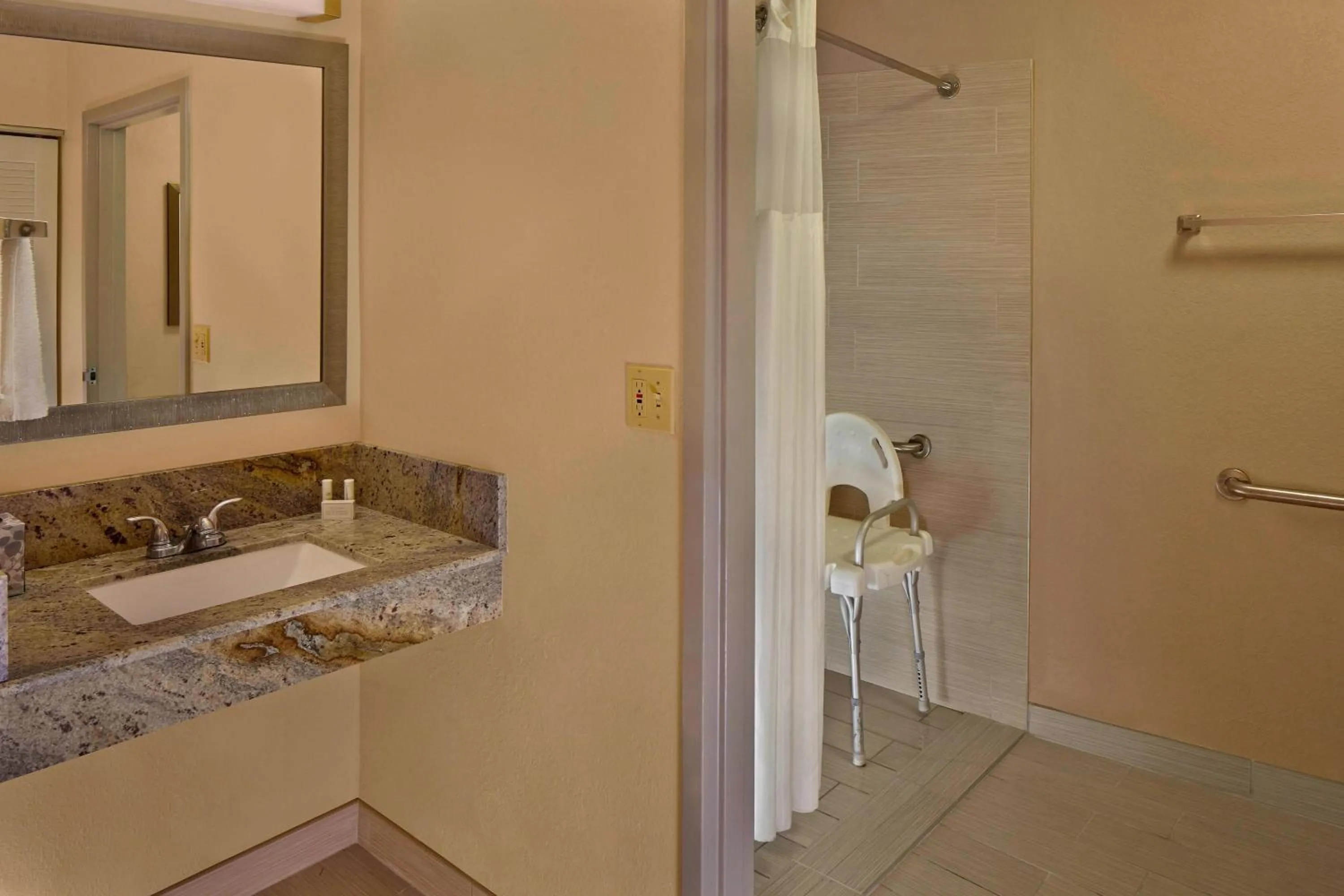 Bathroom in Courtyard by Marriott Orlando East/UCF Area