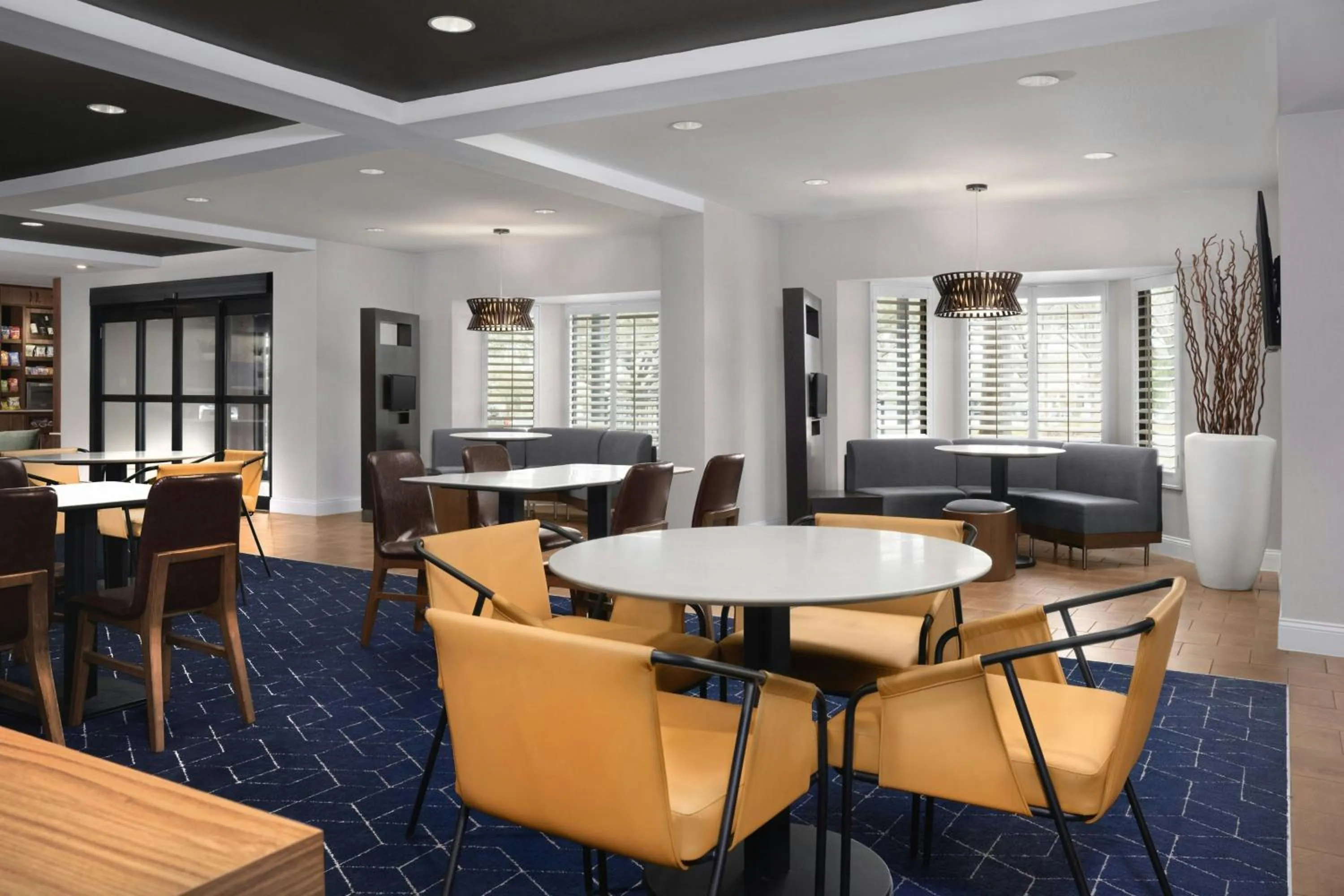 Restaurant/places to eat in Courtyard by Marriott Orlando East/UCF Area