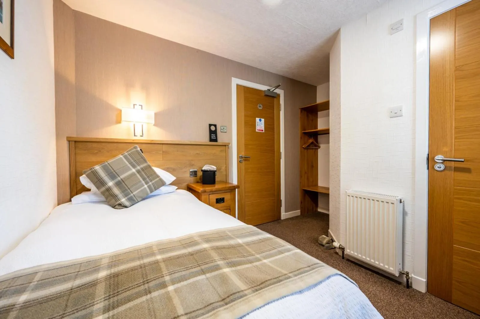 Bedroom, Bed in Riverside