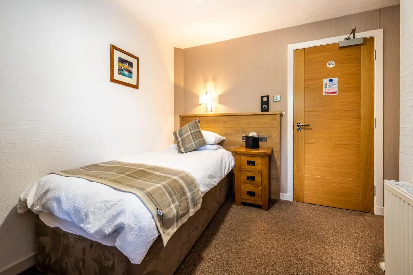 Bedroom, Bed in Riverside