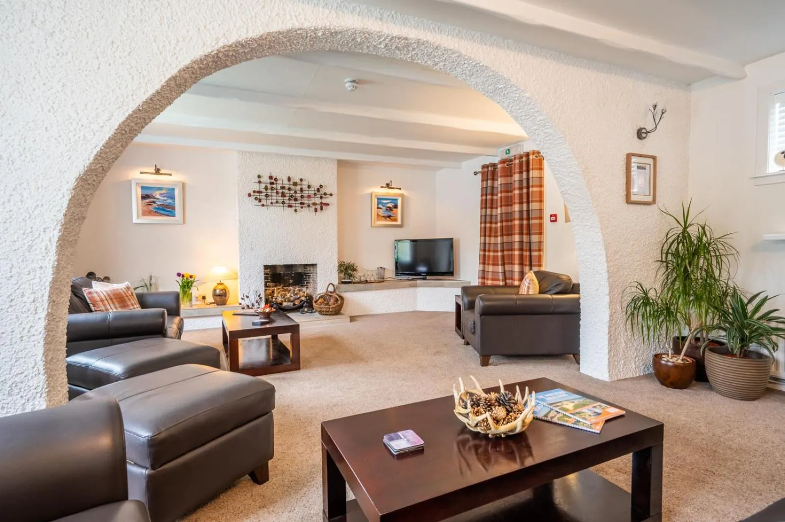 Communal lounge/ TV room in Riverside