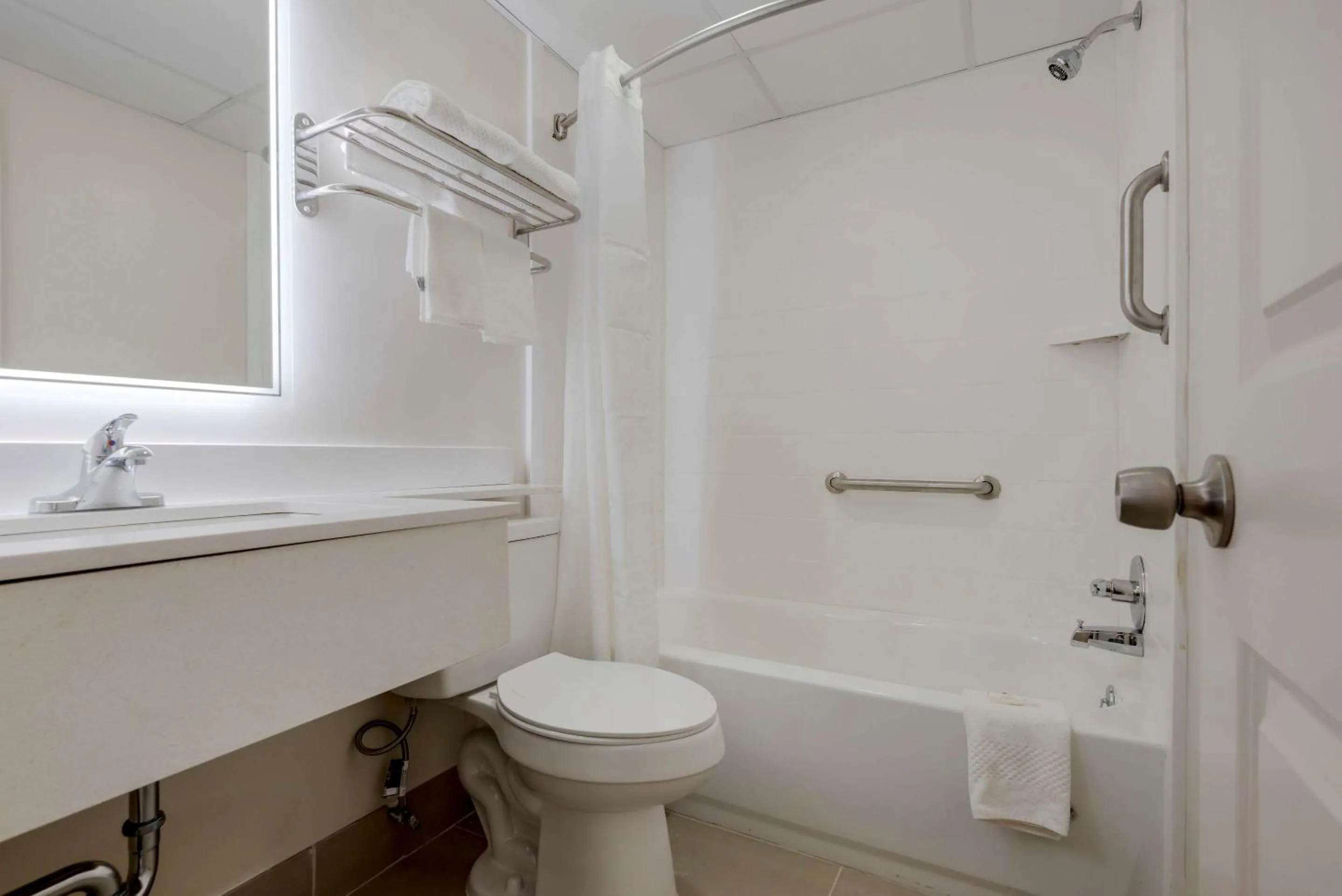 Bedroom in Quality Inn & Suites New Hartford - Utica