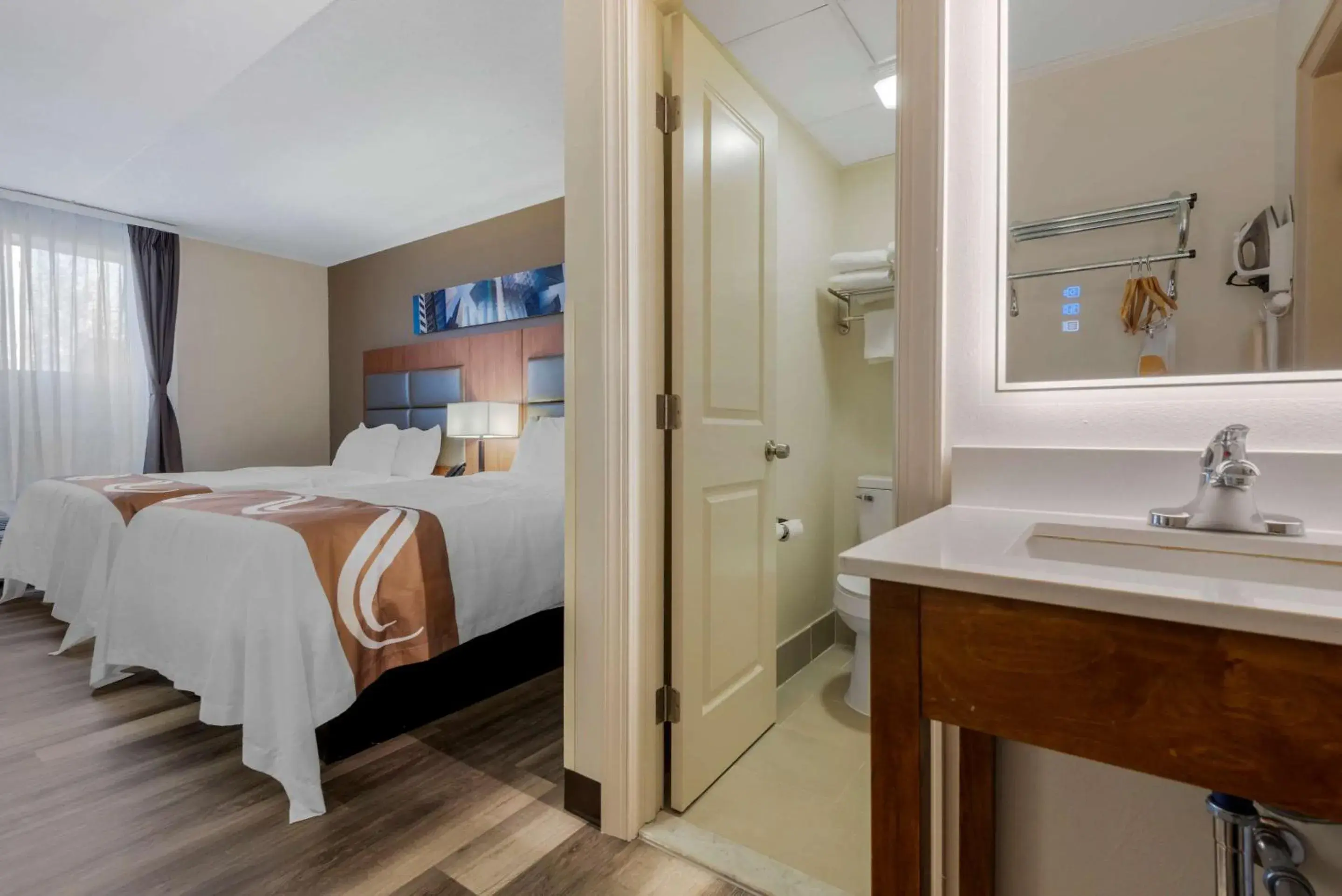 Bedroom, Bed in Quality Inn & Suites New Hartford - Utica Bedroom, Bed in Quality Inn & Suites New Hartford - Utica