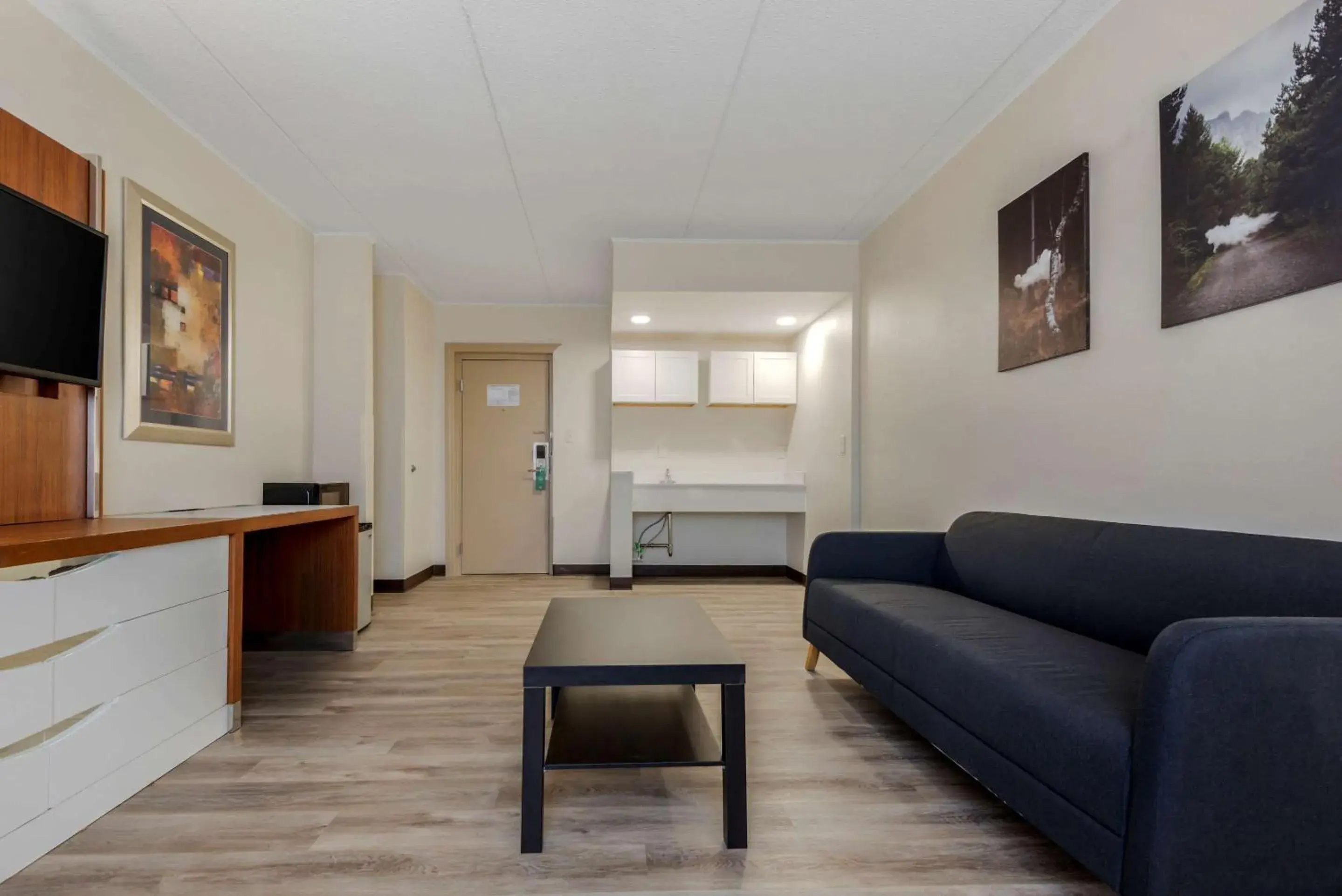 Bedroom in Quality Inn & Suites New Hartford - Utica Bedroom in Quality Inn & Suites New Hartford - Utica